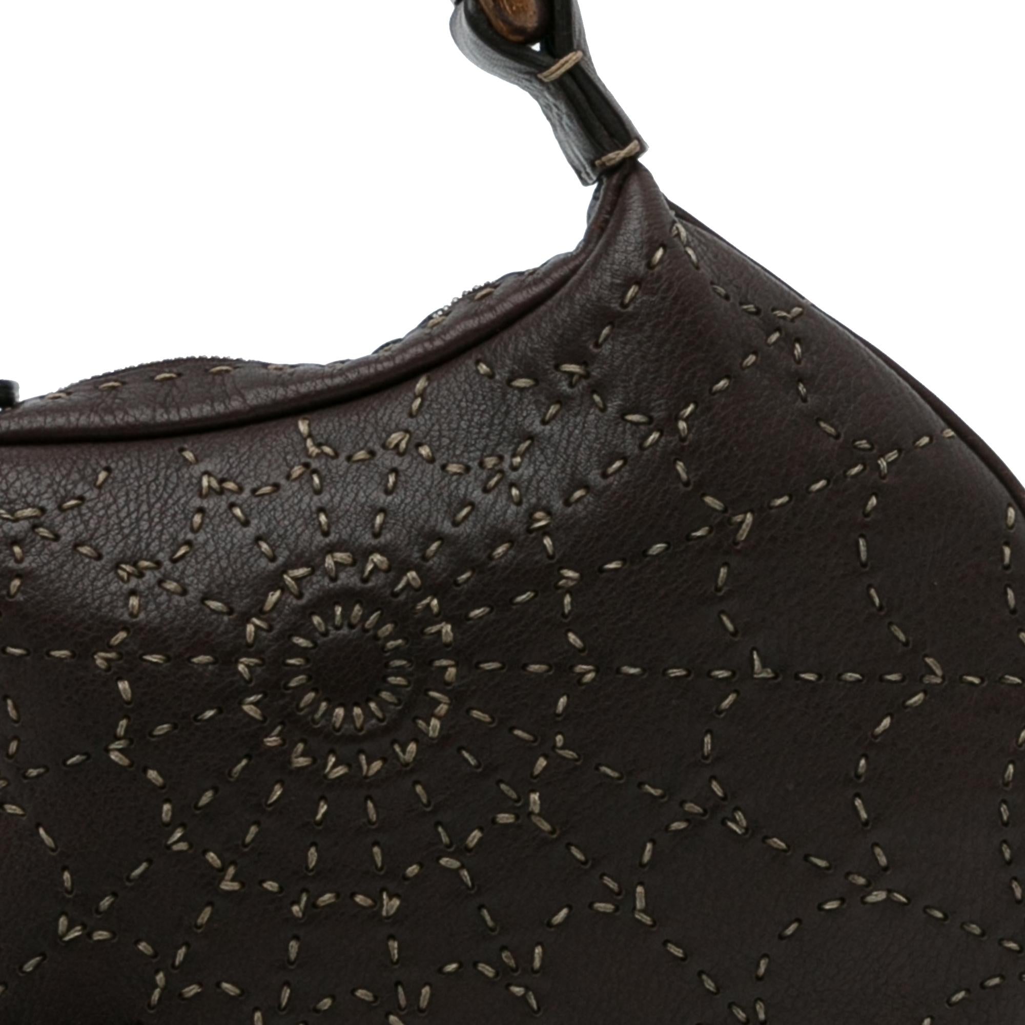 Fendi Selleria Oyster Shoulder Bag (SHG-OrkdVq)