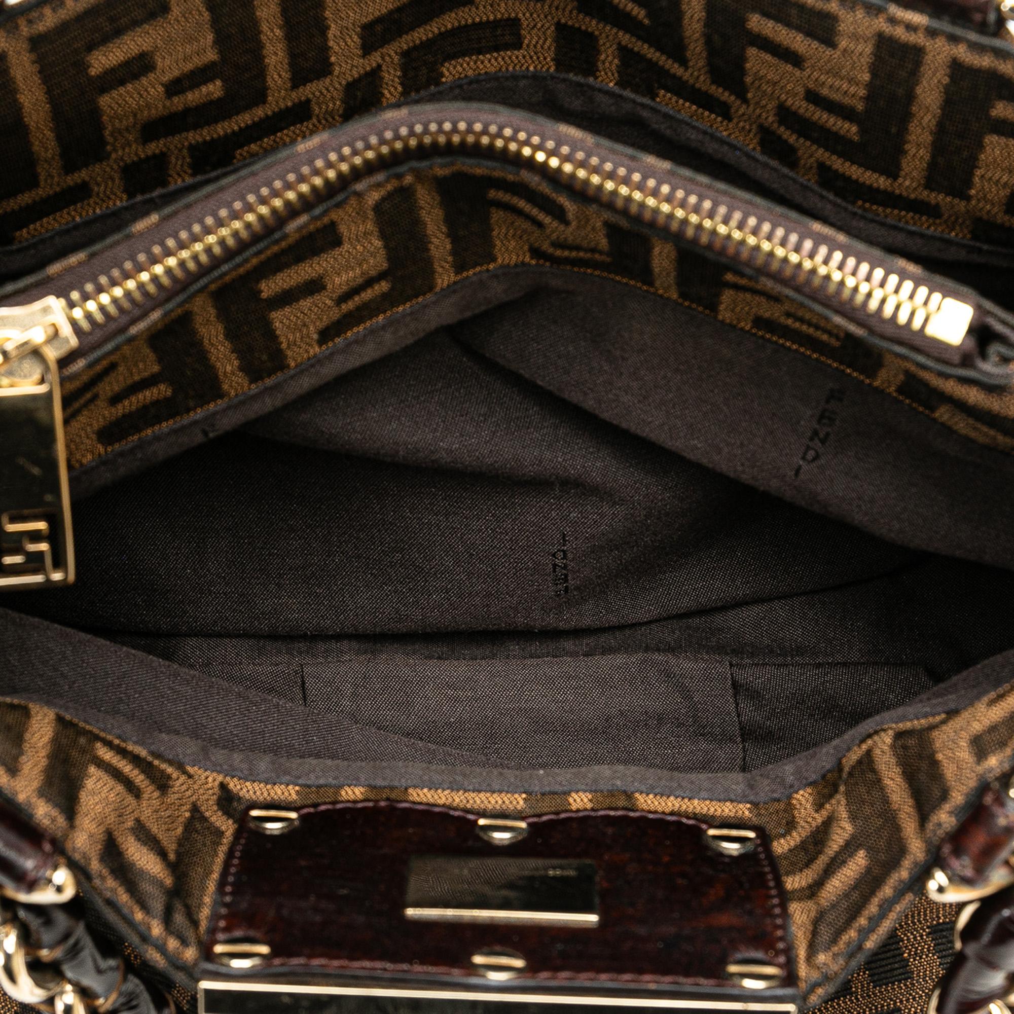 Fendi Small Zucca Canvas Mia Chain Tote (SHG-ikzCNe)