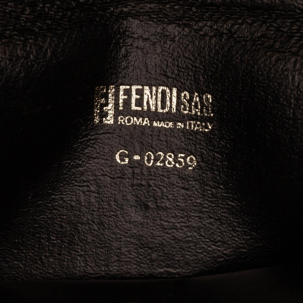 Fendi Striped Canvas Clutch (SHG-LK4Iq8)