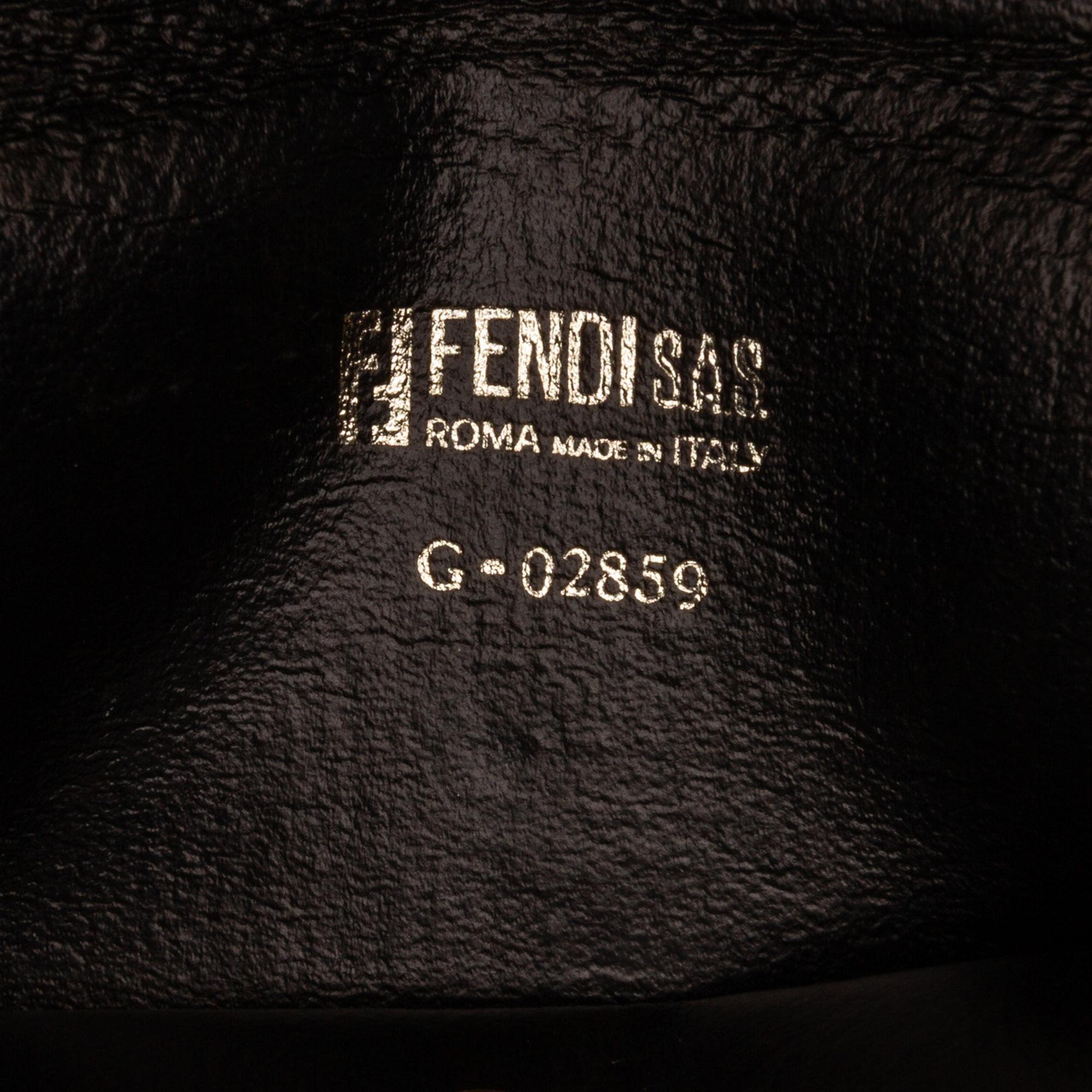 Fendi Striped Canvas Clutch (SHG-LK4Iq8)
