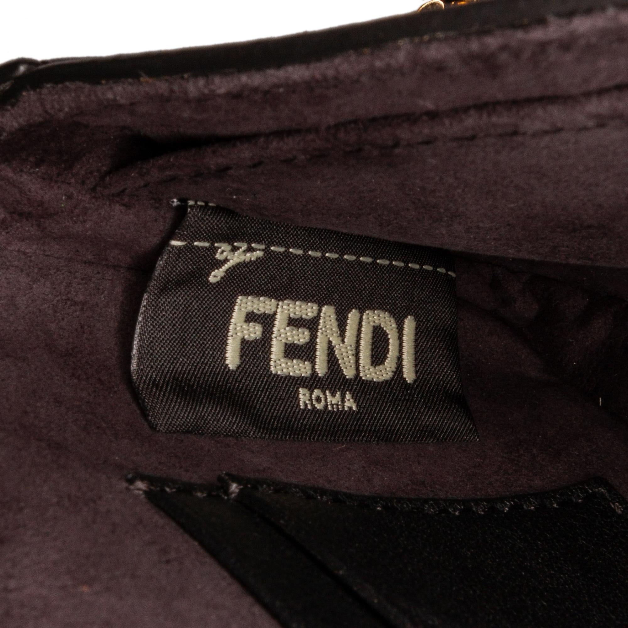 Fendi Studded Micro Baguette (SHG-igMOsg)