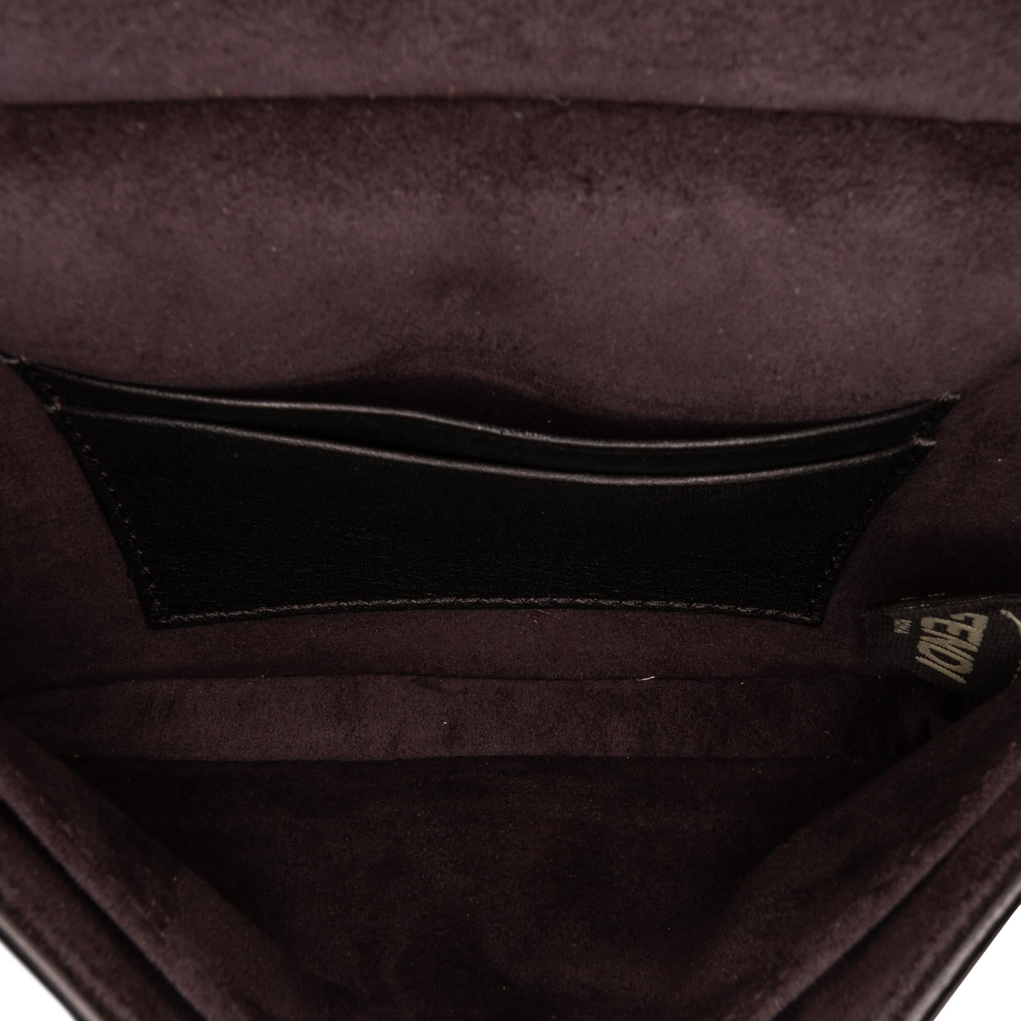 Fendi Studded Micro Baguette (SHG-igMOsg)