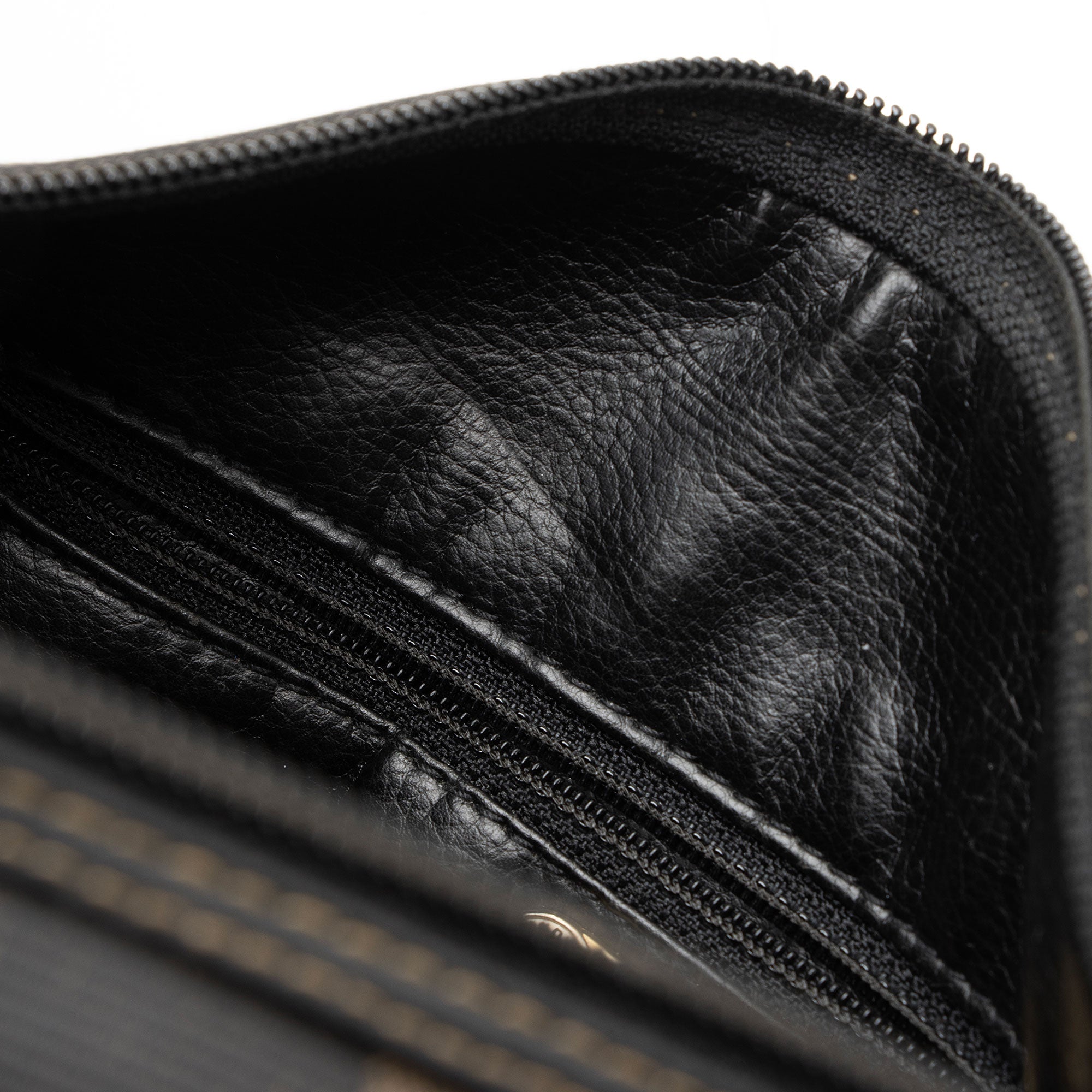 Fendi Vintage Pequin Shoulder Bag (SHF-Xlz5Fc)