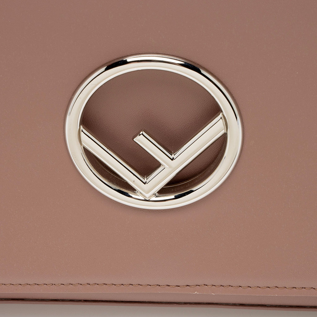Fendi Vitello F is Fendi Wallet on Chain Bag (SHF-cDQUHV)
