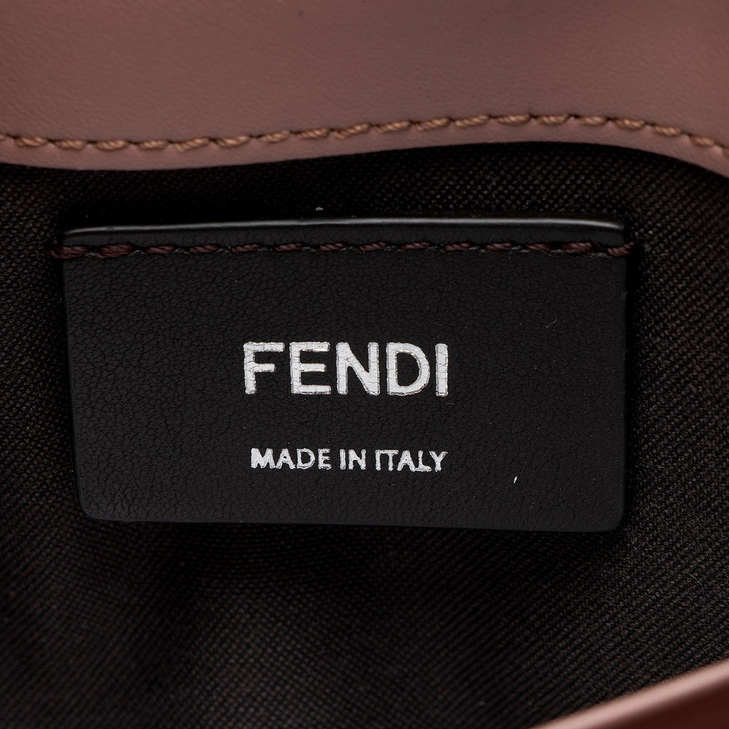 Fendi Vitello F is Fendi Wallet on Chain Bag (SHF-cDQUHV)