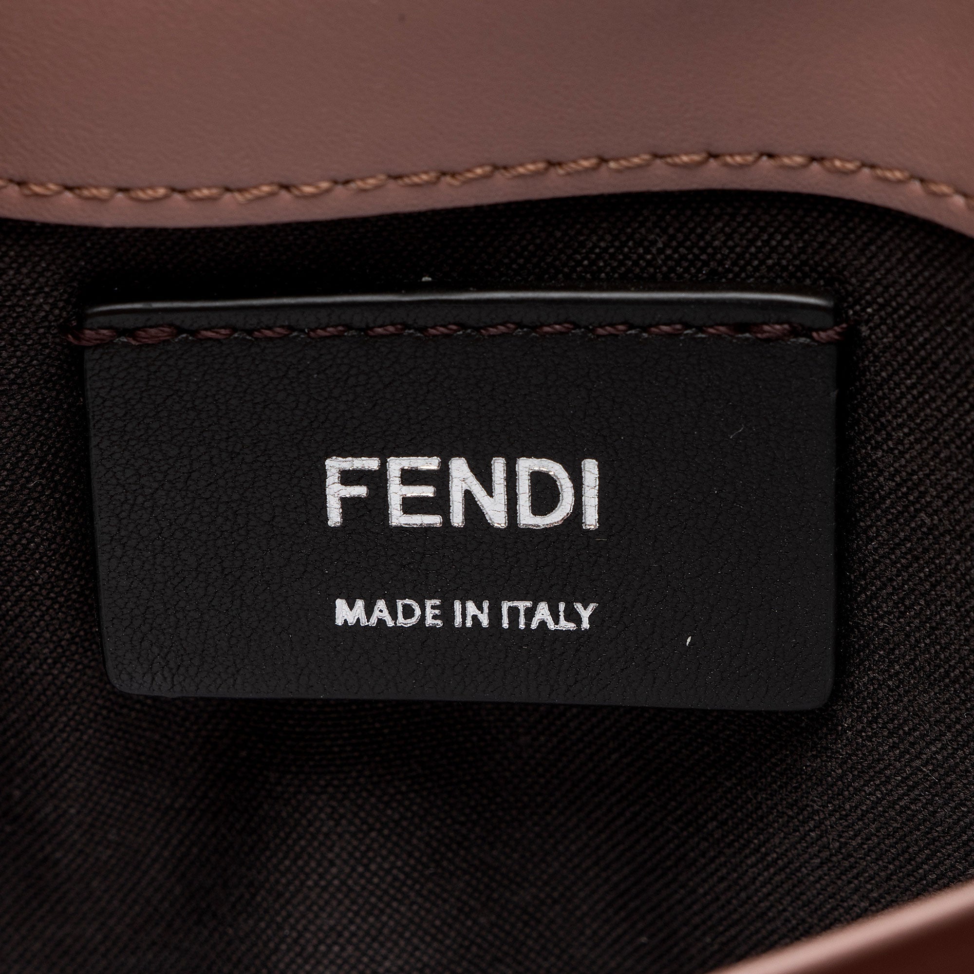 Fendi Vitello F is Fendi Wallet on Chain Bag (SHF-cDQUHV)