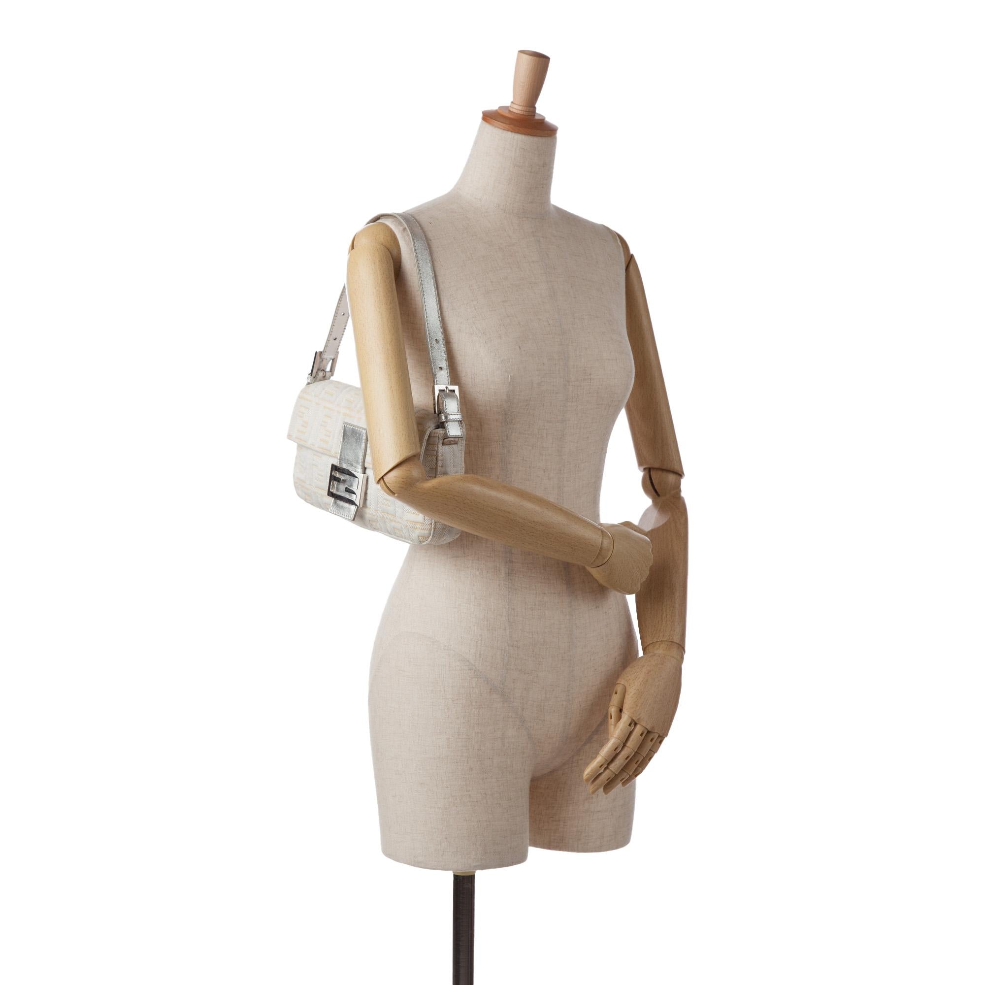Fendi Zucca Baguette (SHG-IIcKpM)