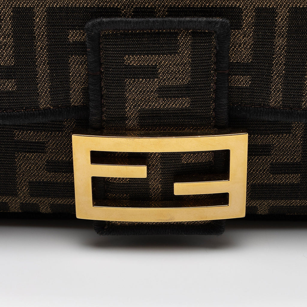 Fendi Zucca Calfskin Baguette Shoulder Bag (SHF-J0QlAm)
