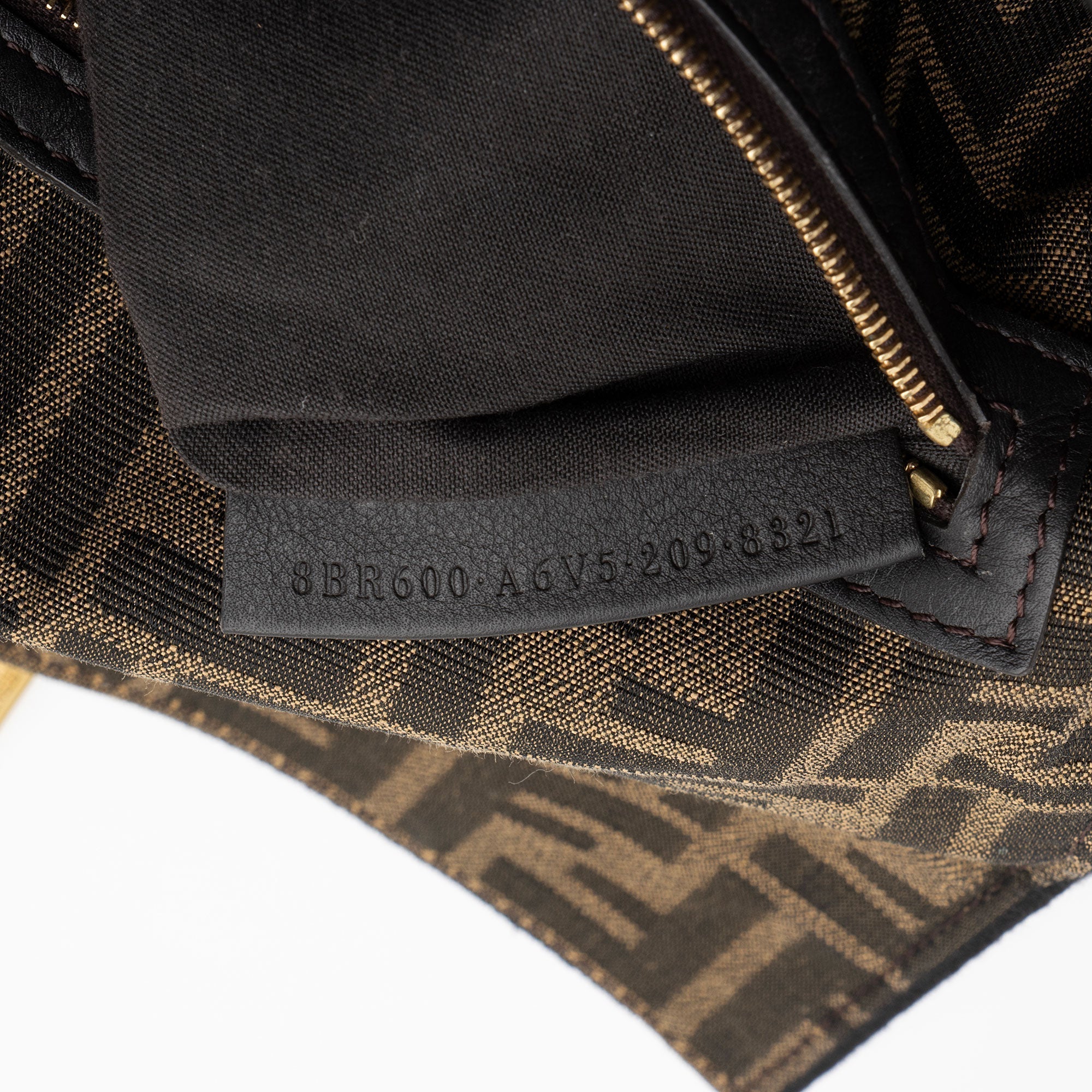 Fendi Zucca Calfskin Baguette Shoulder Bag (SHF-J0QlAm)