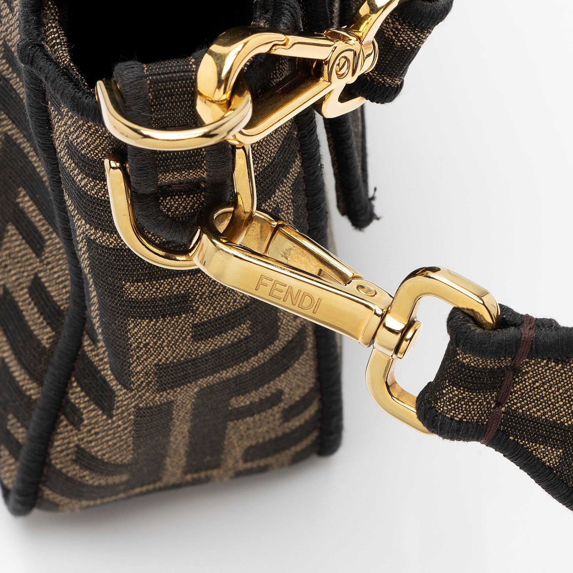 Fendi Zucca Calfskin Baguette Shoulder Bag (SHF-J0QlAm)