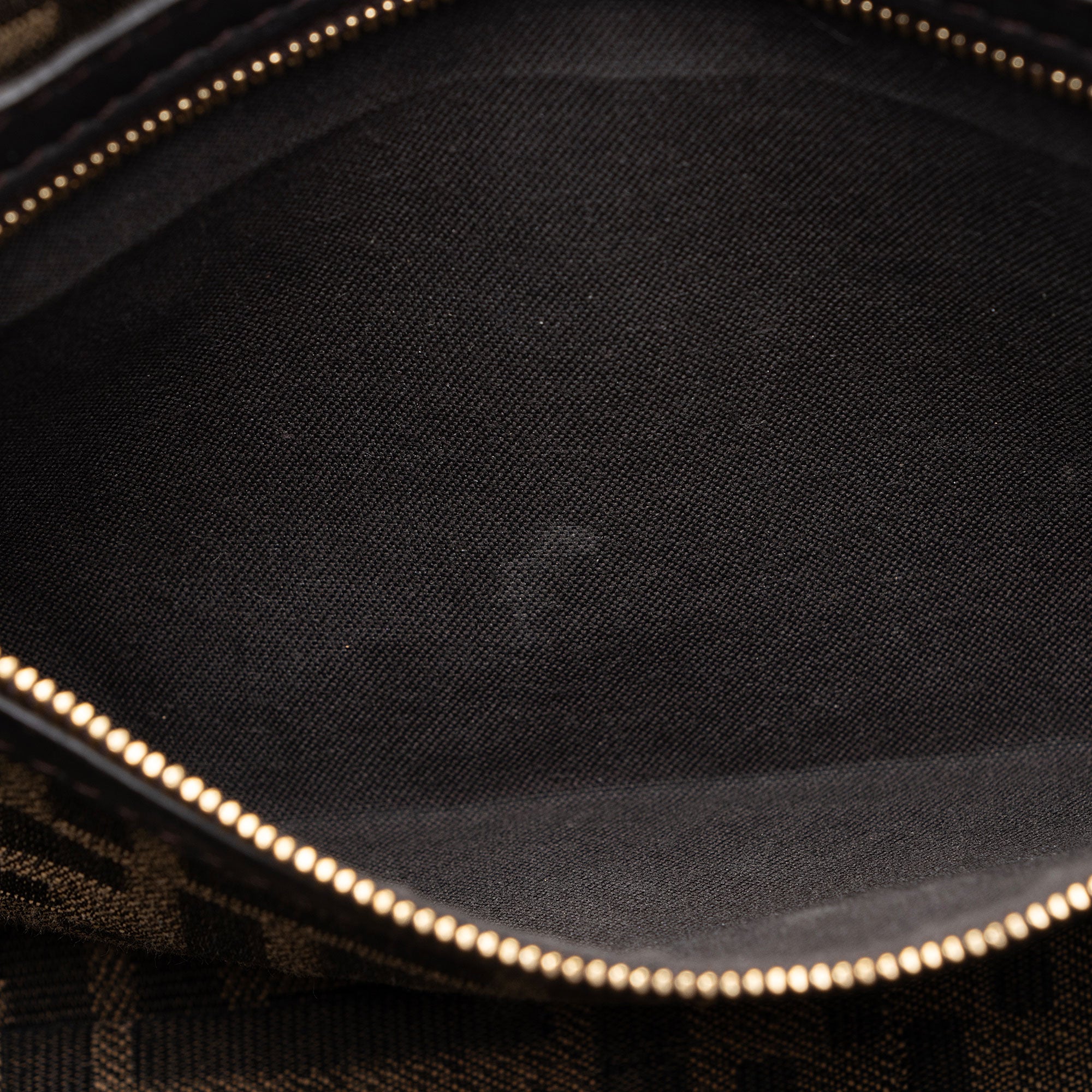 Fendi Zucca Calfskin Baguette Shoulder Bag (SHF-J0QlAm)