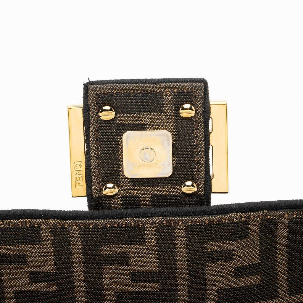 Fendi Zucca Calfskin Baguette Shoulder Bag (SHF-J0QlAm)