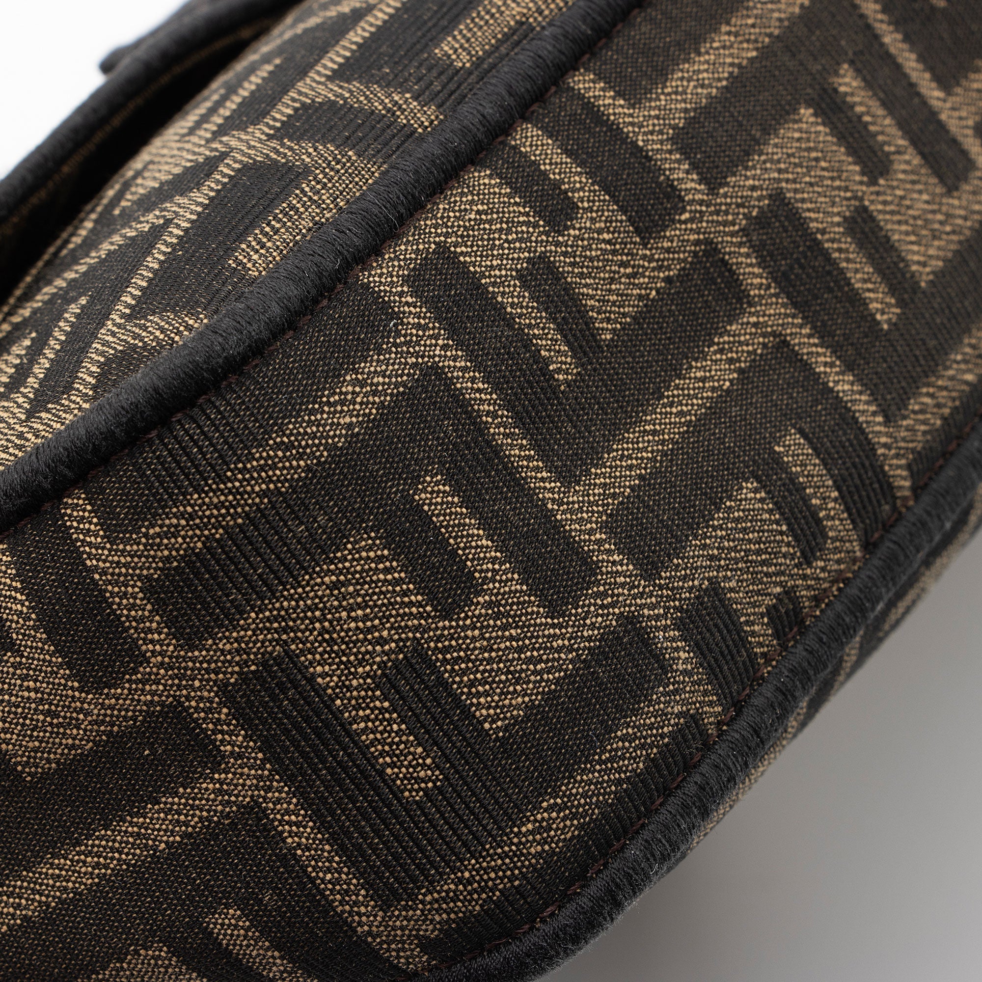 Fendi Zucca Calfskin Baguette Shoulder Bag (SHF-J0QlAm)