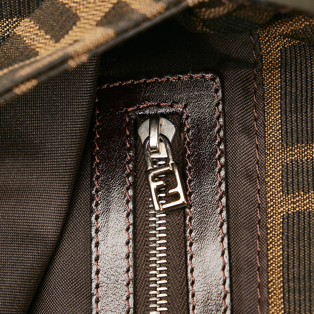 Fendi Zucca Canvas Baguette (SHG-edz7TO)