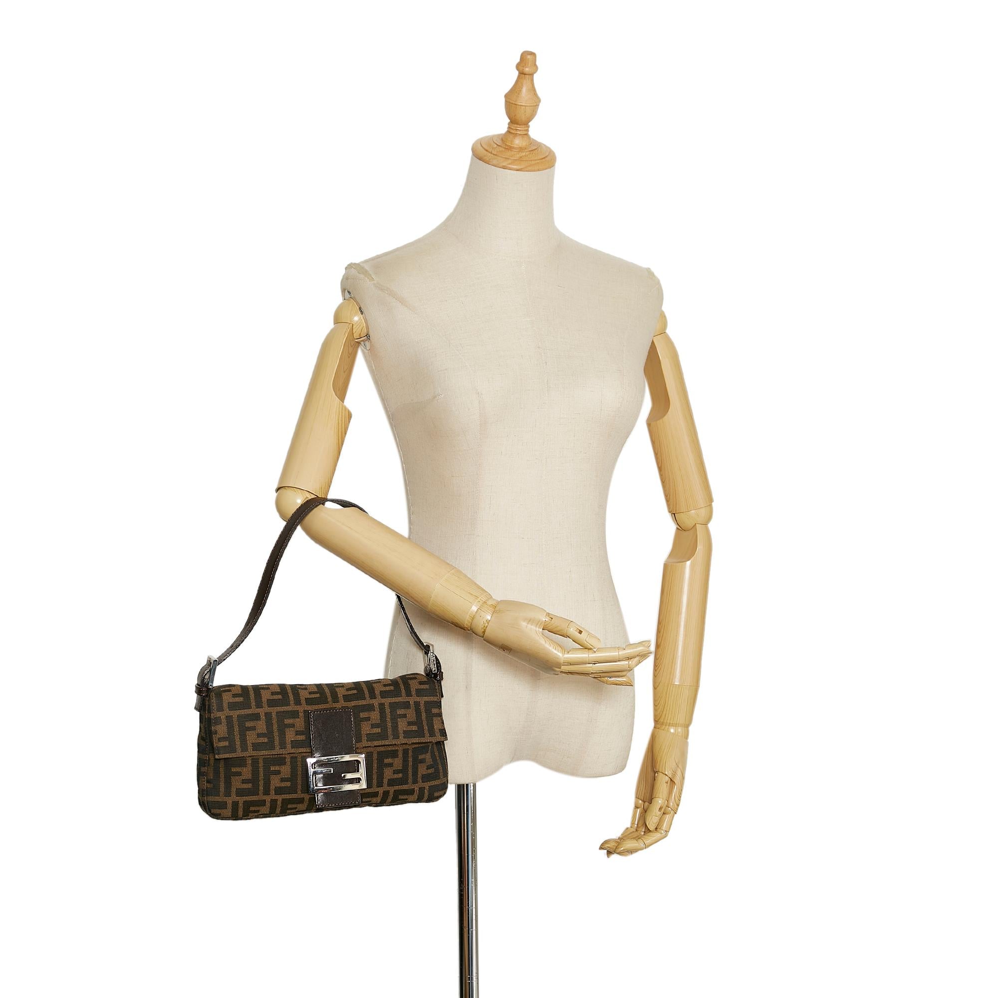 Fendi Zucca Canvas Baguette (SHG-edz7TO)