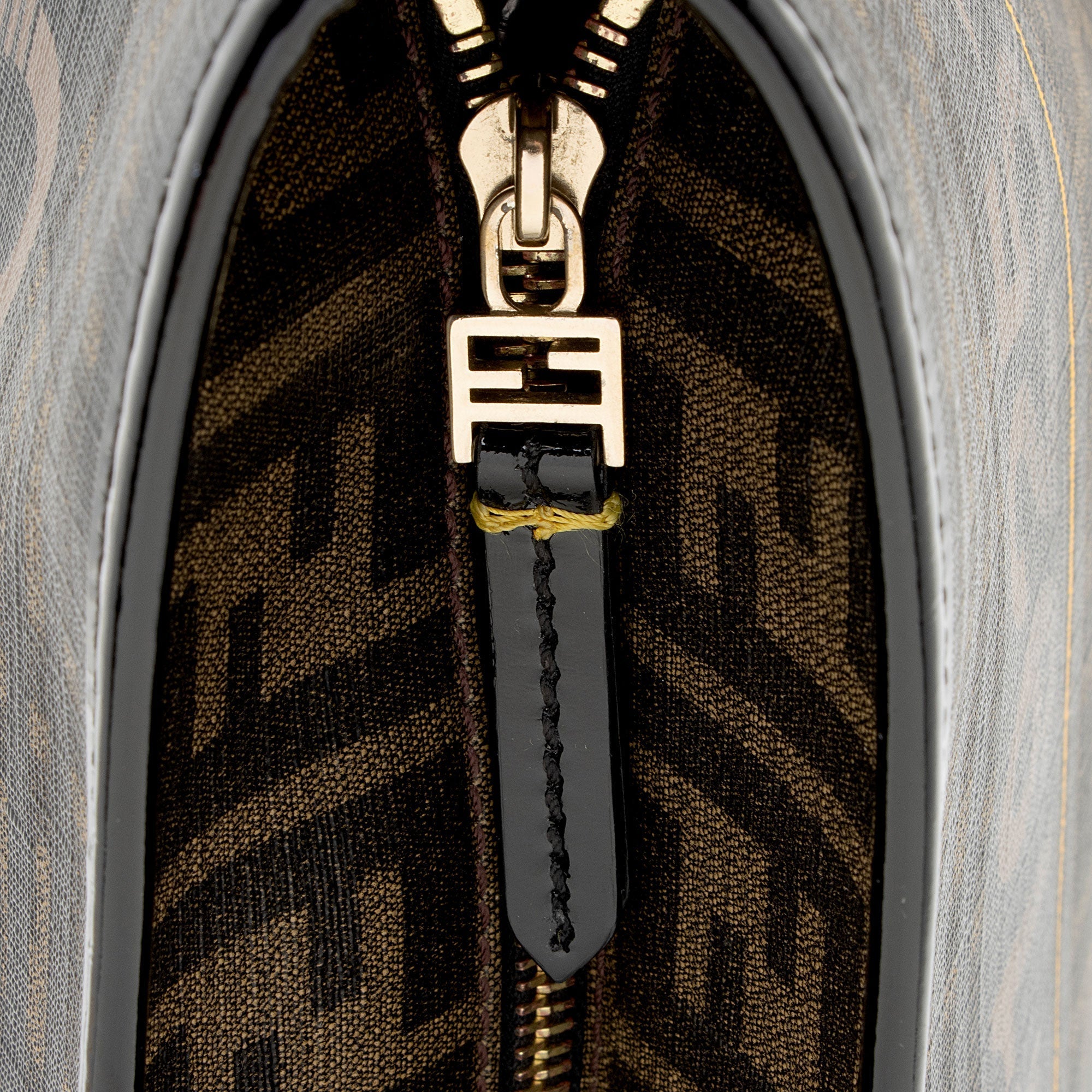 Fendi Zucca Canvas Logo Medium Roll Tote (SHF-U2XZrj)