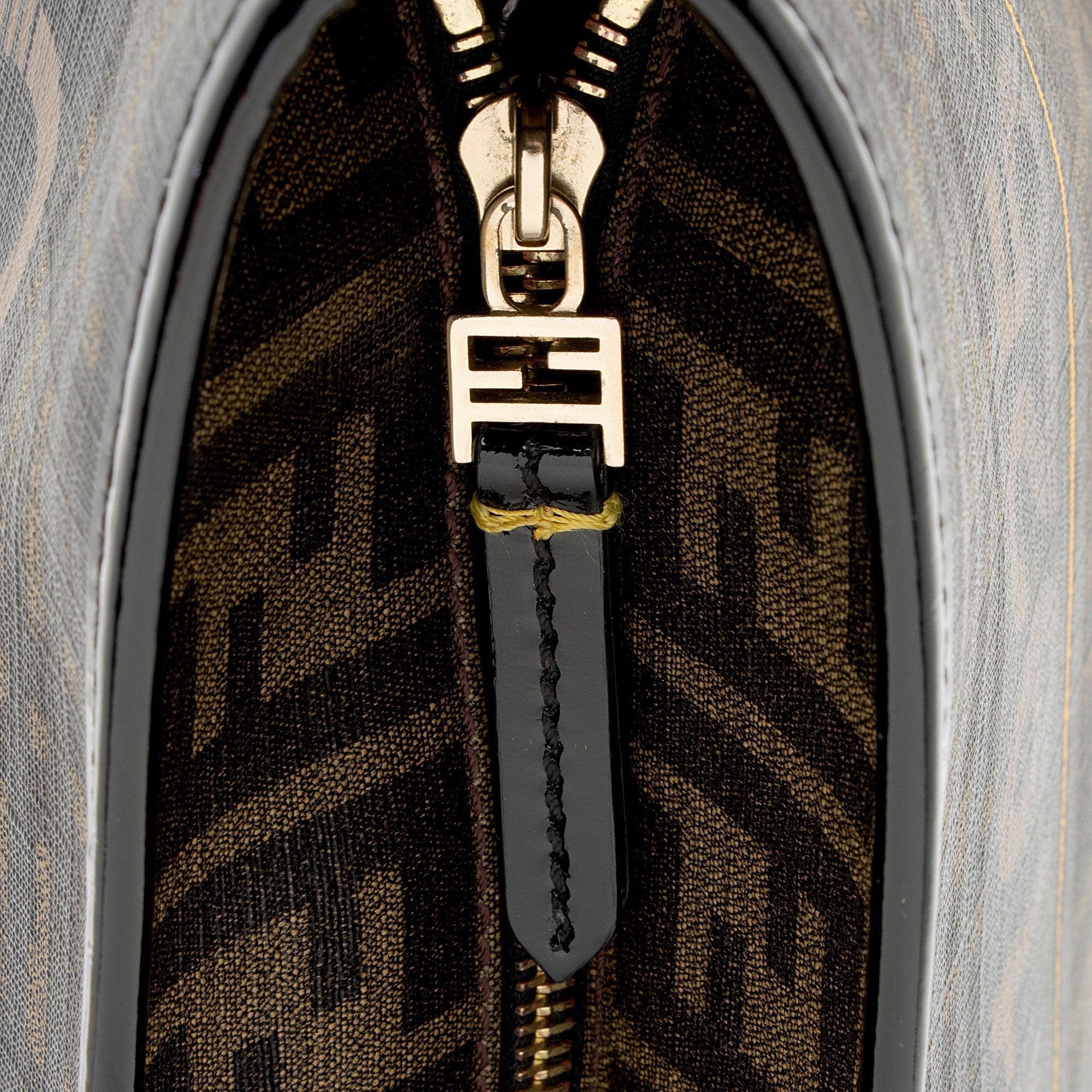 Fendi Zucca Canvas Logo Medium Roll Tote (SHF-U2XZrj)
