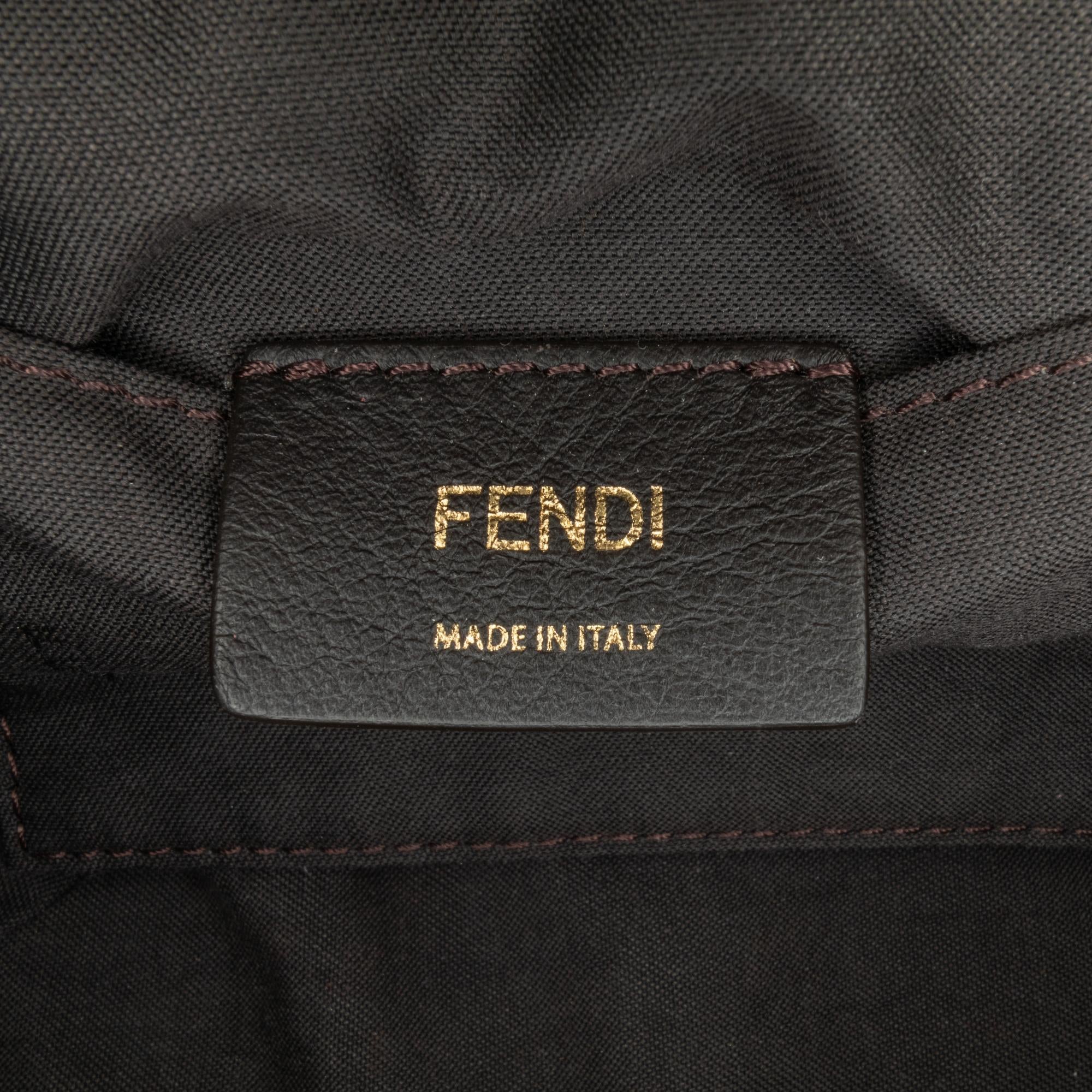 Fendi Zucca Canvas Shell Clutch (SHG-EBnBJ0)