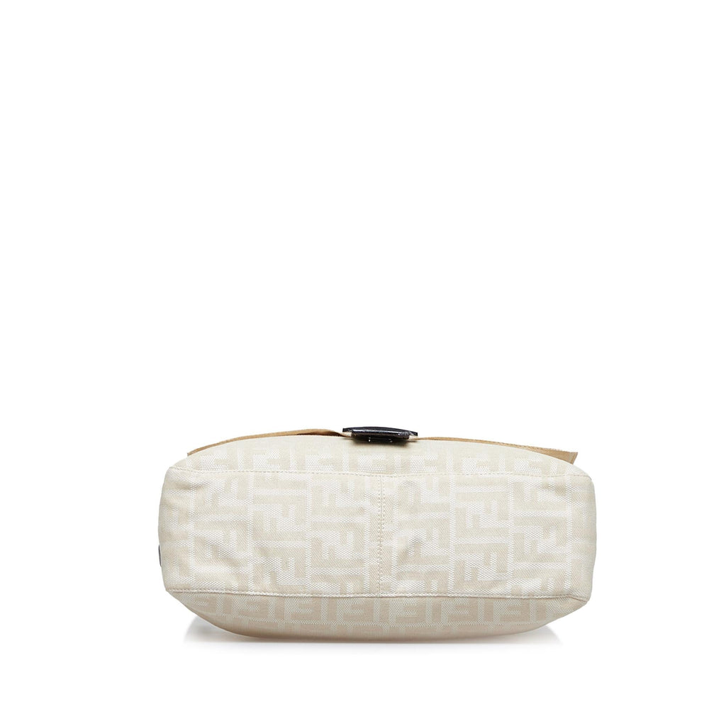 Fendi Zucca Canvas Shoulder Bag (SHG-pQEHOK)