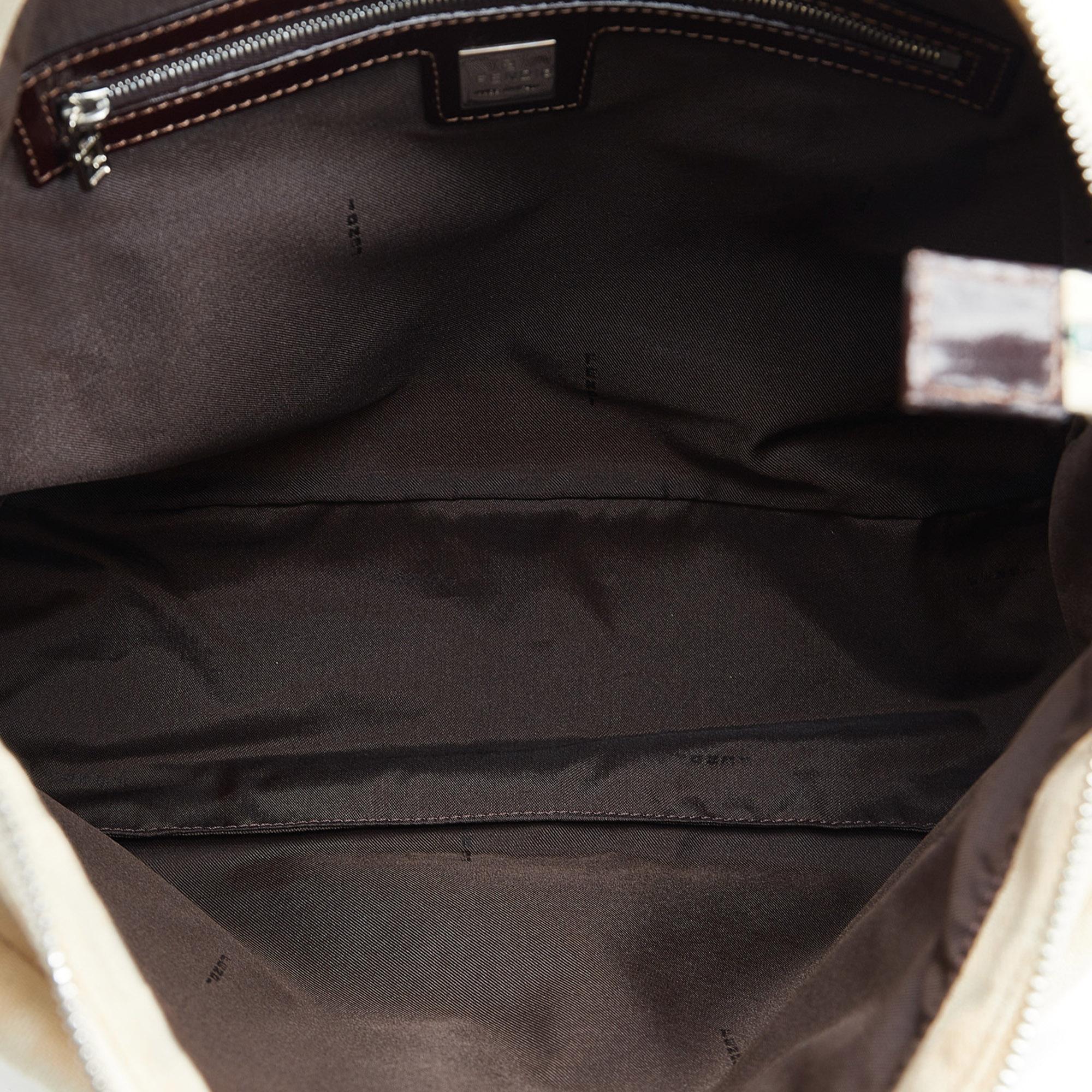 Fendi Zucca Canvas Shoulder Bag (SHG-pQEHOK)