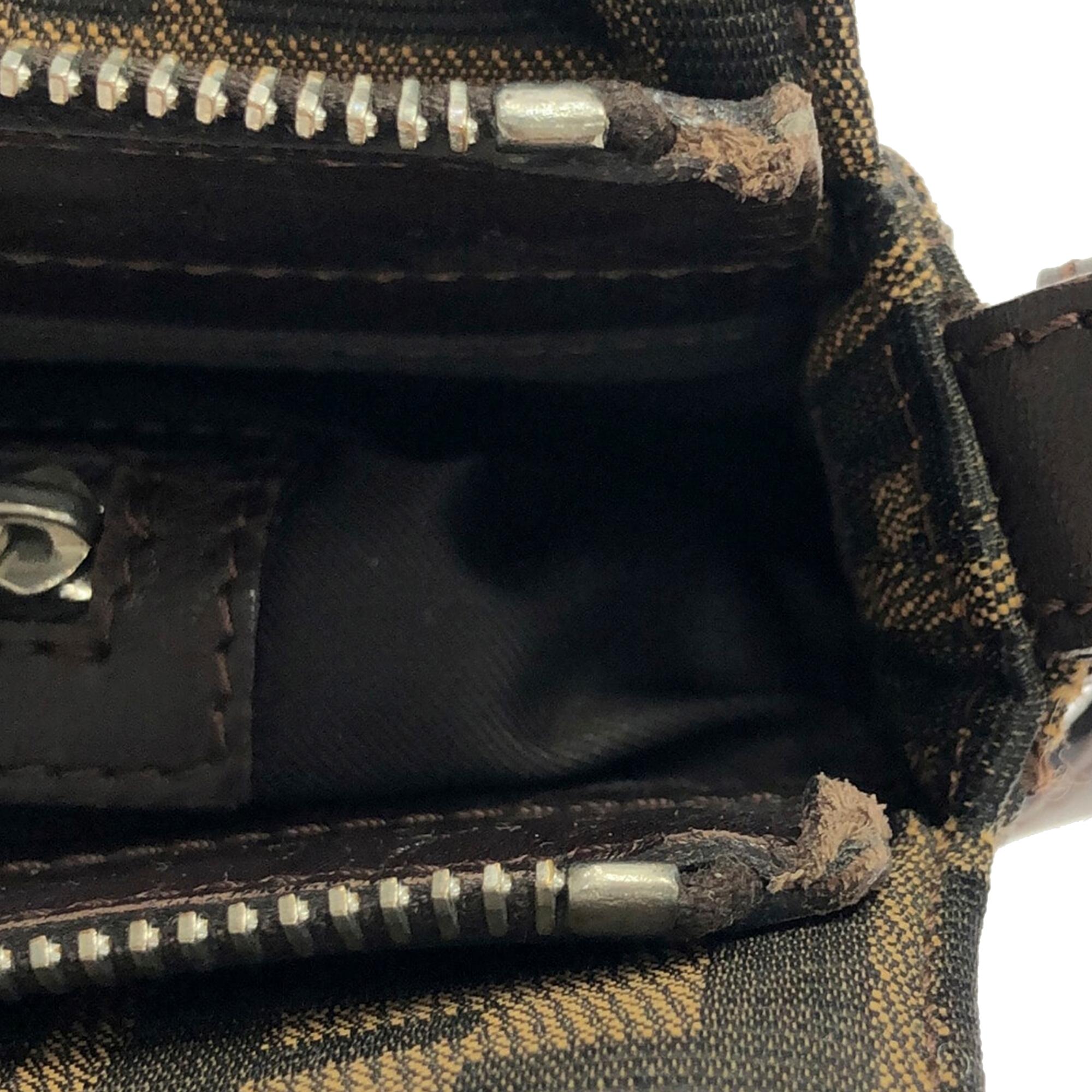 Fendi Zucca Canvas Shoulder Bag (SHG-foDLjp)