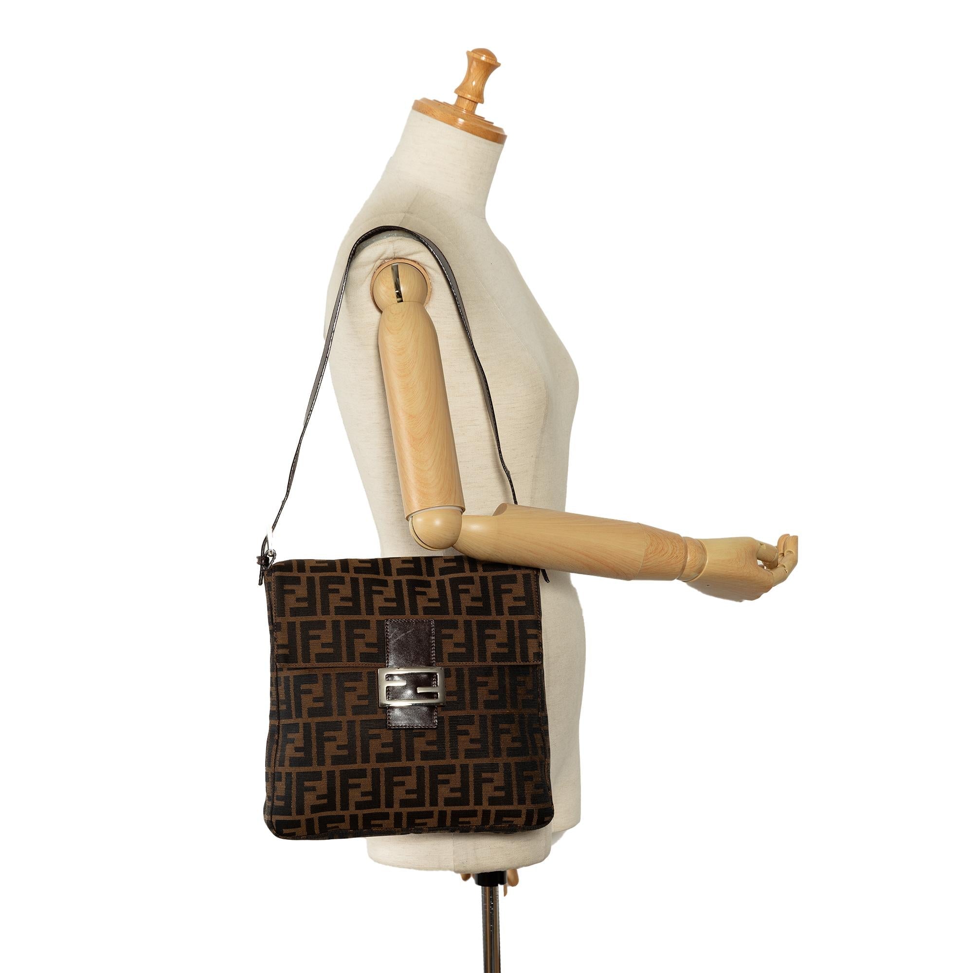 Fendi Zucca Canvas Shoulder Bag (SHG-LRl3O0)