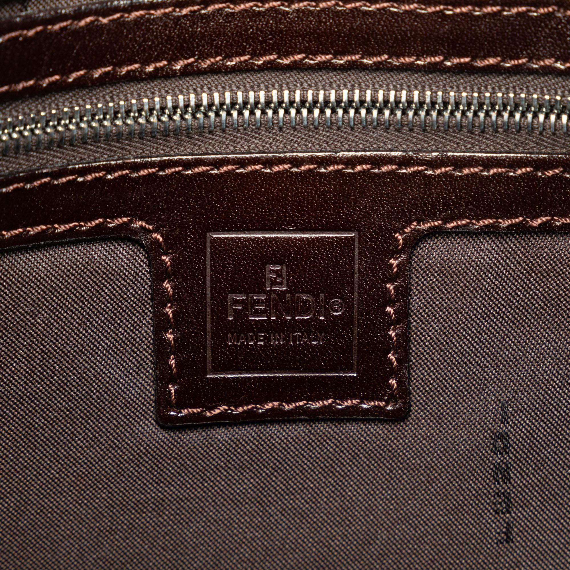 Fendi Zucca Canvas Shoulder Bag (SHG-2gkKyr)