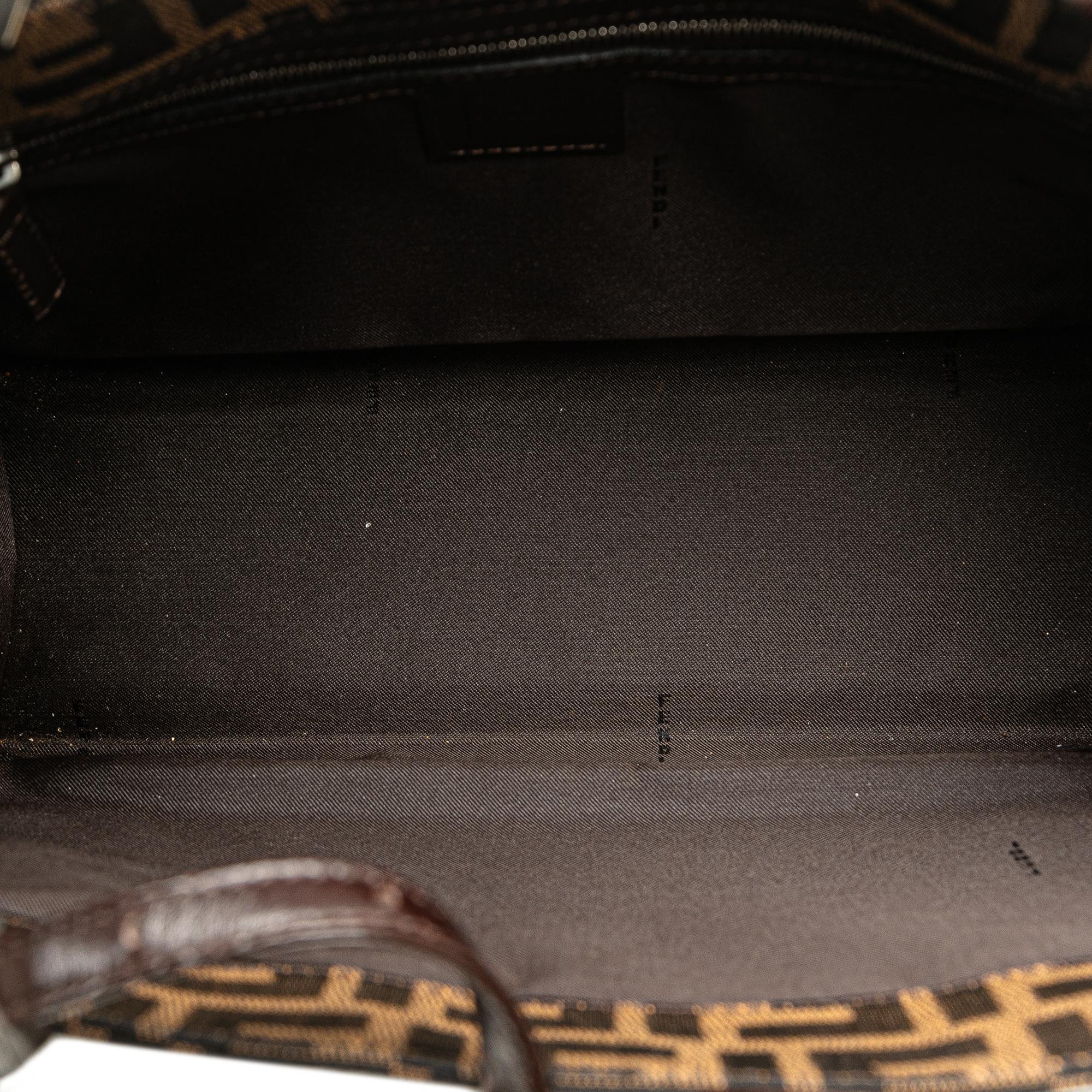 Fendi Zucca Canvas Shoulder Bag (SHG-GvOk0H)