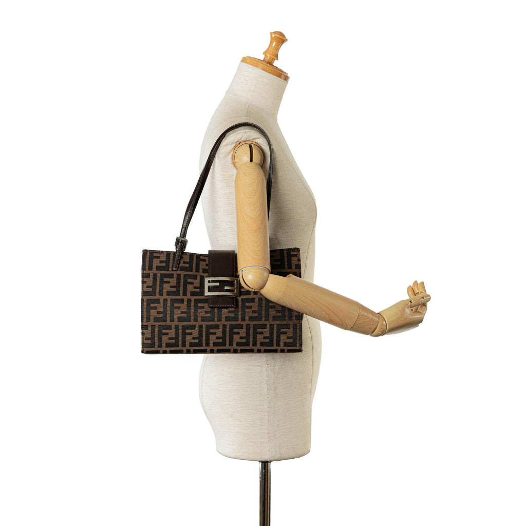 Fendi Zucca Canvas Shoulder Bag (SHG-GvOk0H)
