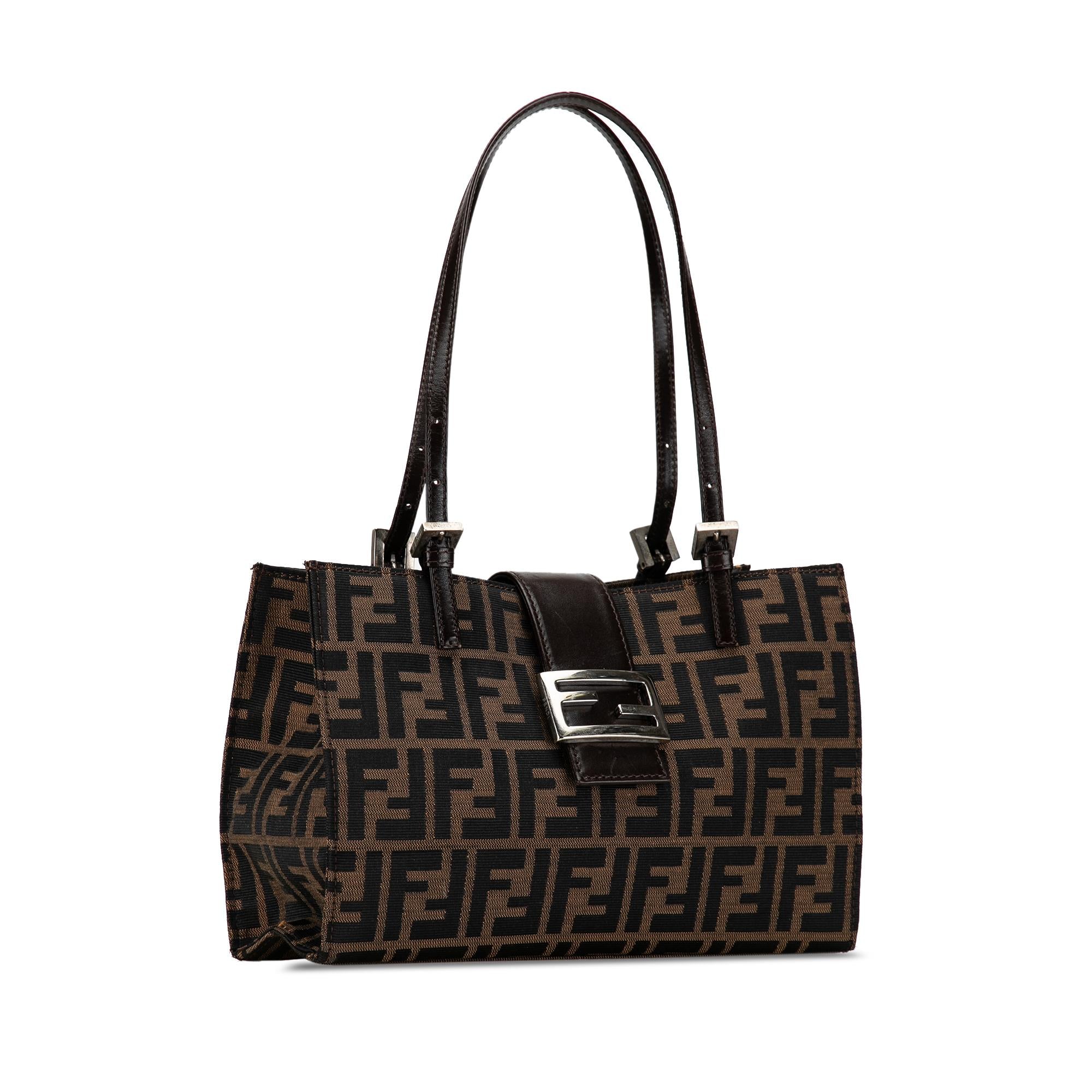 Fendi Zucca Canvas Shoulder Bag (SHG-GvOk0H)