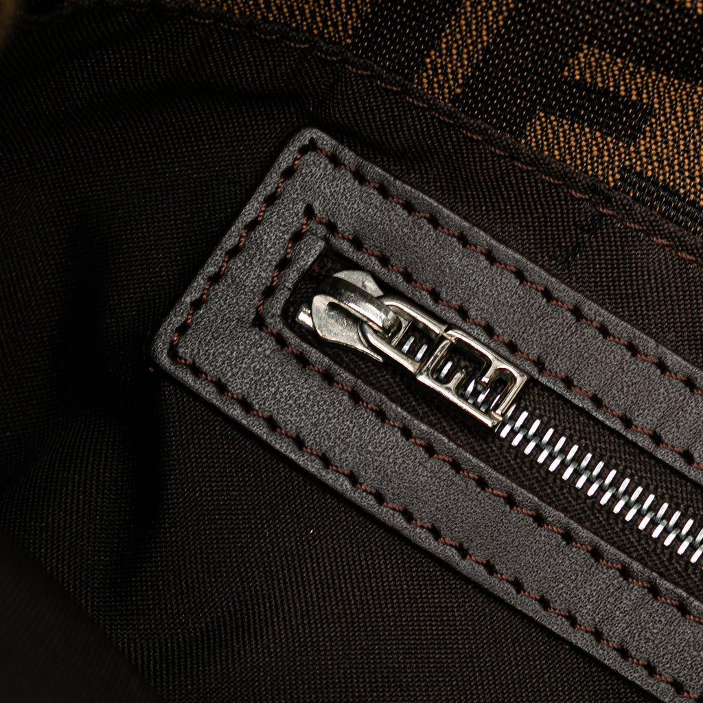 Fendi Zucca Canvas Shoulder Bag (SHG-nIowNS)