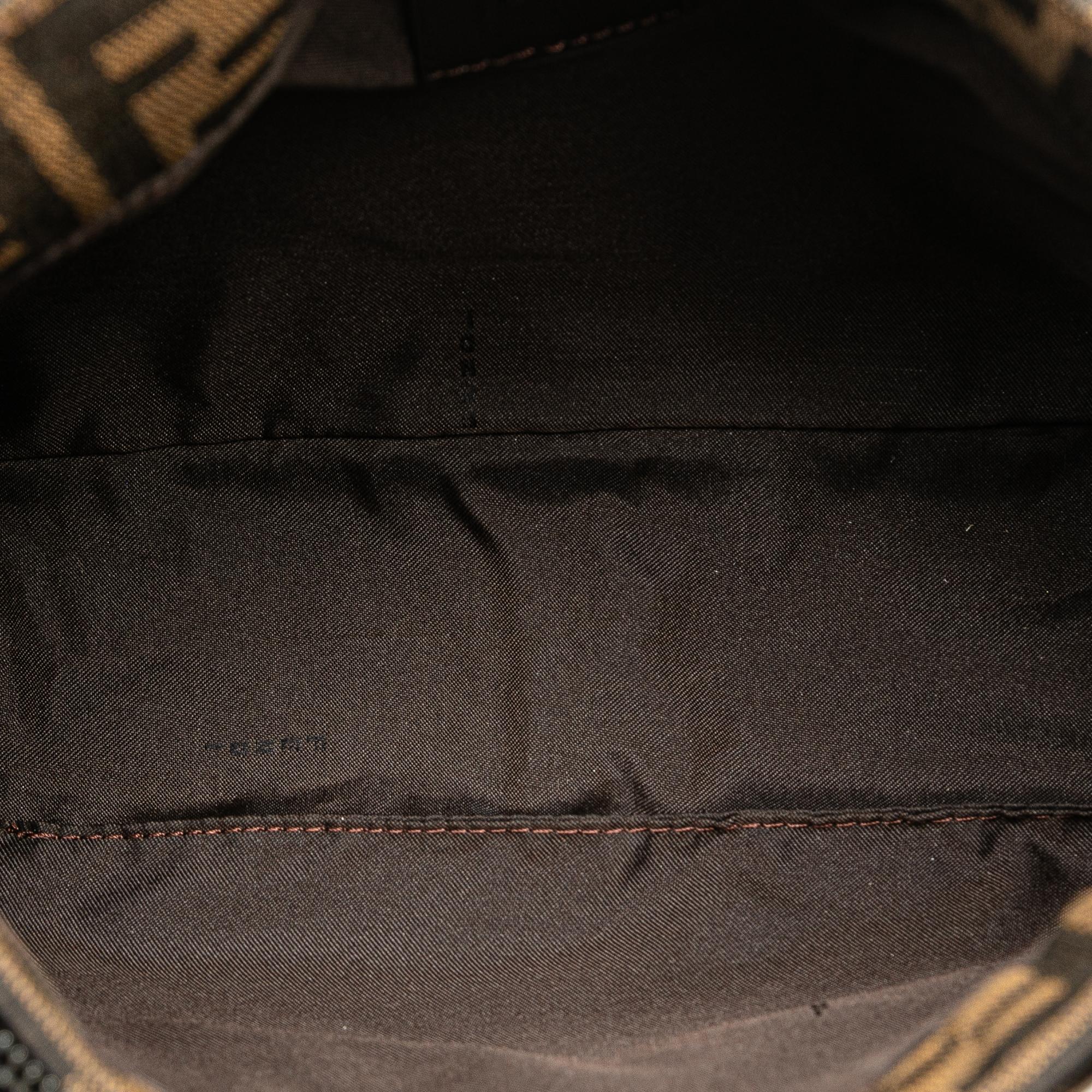 Fendi Zucca Canvas Shoulder Bag (SHG-SIrqbs)