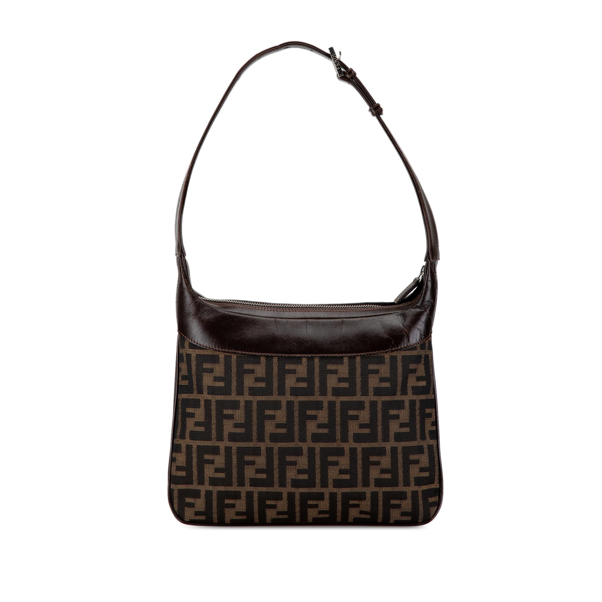 Fendi Zucca Canvas Shoulder Bag (SHG-qsxvz4)