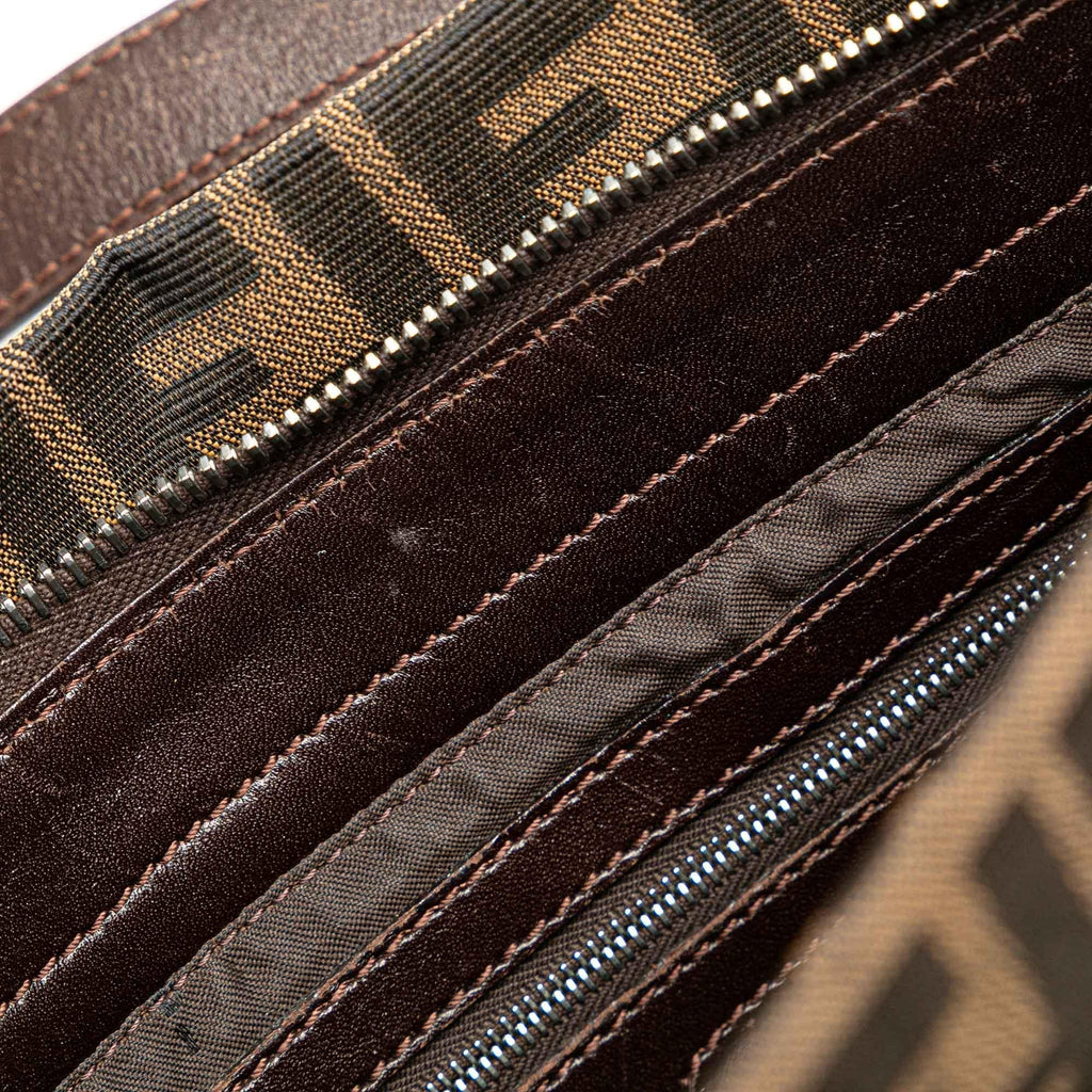 Fendi Zucca Canvas Shoulder Bag (SHG-wUEn4V)
