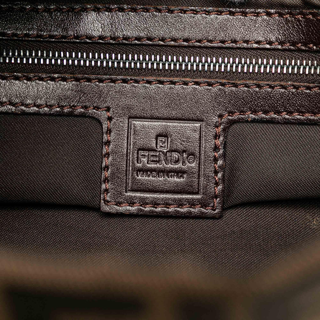 Fendi Zucca Canvas Shoulder Bag (SHG-wUEn4V)
