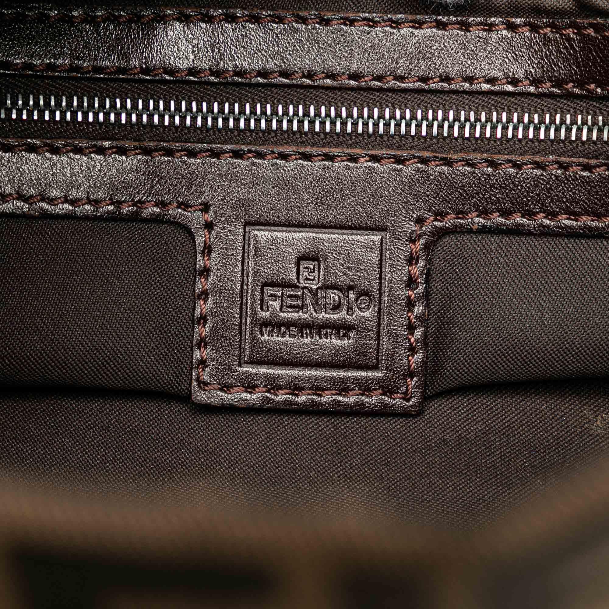 Fendi Zucca Canvas Shoulder Bag (SHG-wUEn4V)