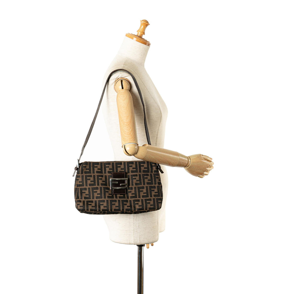 Fendi Zucca Canvas Shoulder Bag (SHG-wUEn4V)