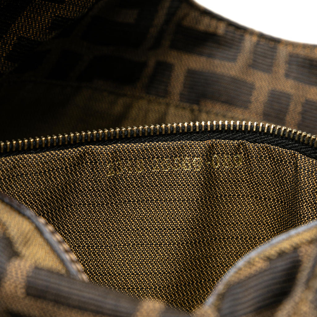 Fendi Zucca Canvas Shoulder Bag (SHG-mzTwj1)