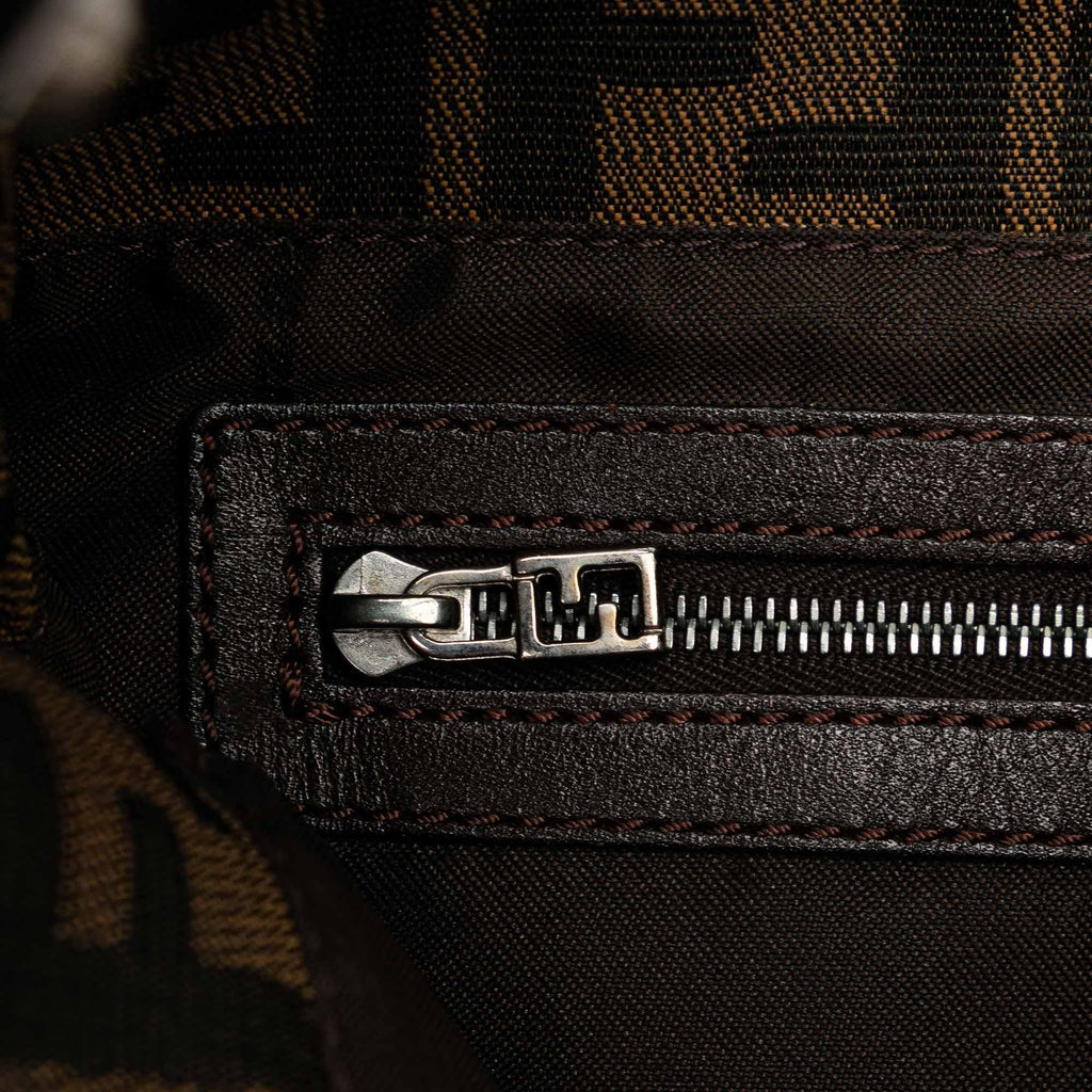 Fendi Zucca Canvas Shoulder Bag (SHG-Jh9pZV)