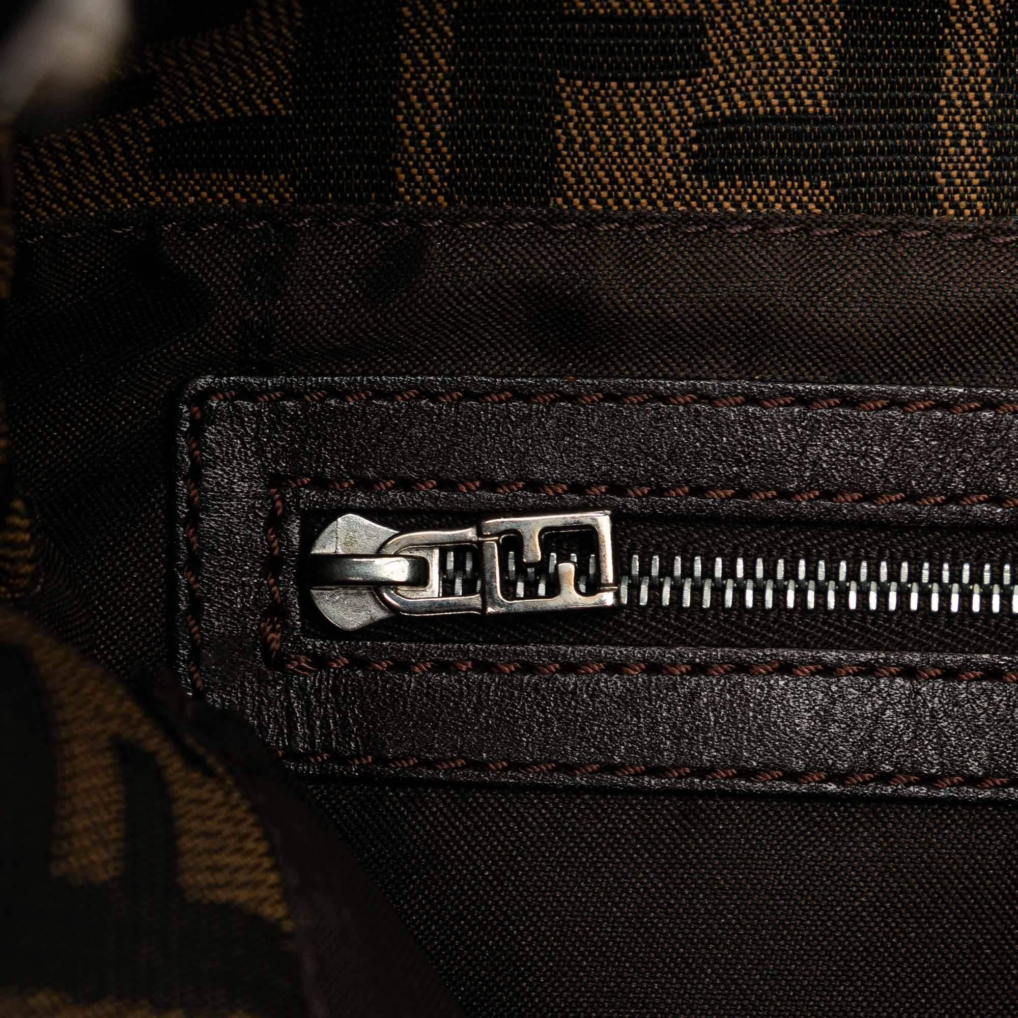 Fendi Zucca Canvas Shoulder Bag (SHG-Jh9pZV)