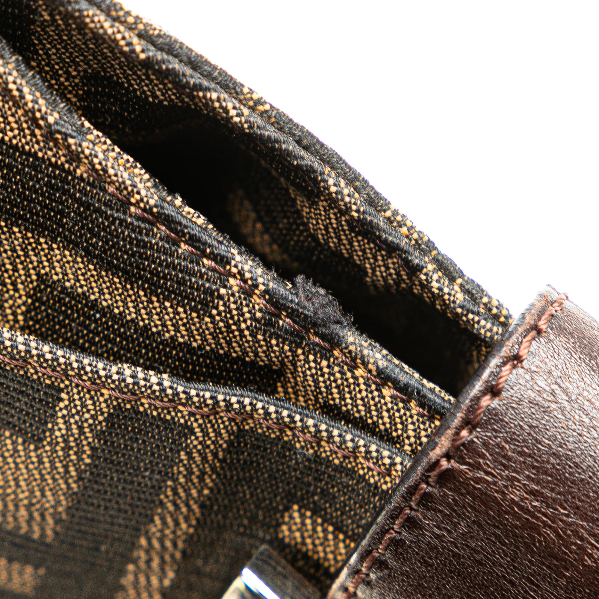 Fendi Zucca Canvas Shoulder Bag (SHG-E19XfD)