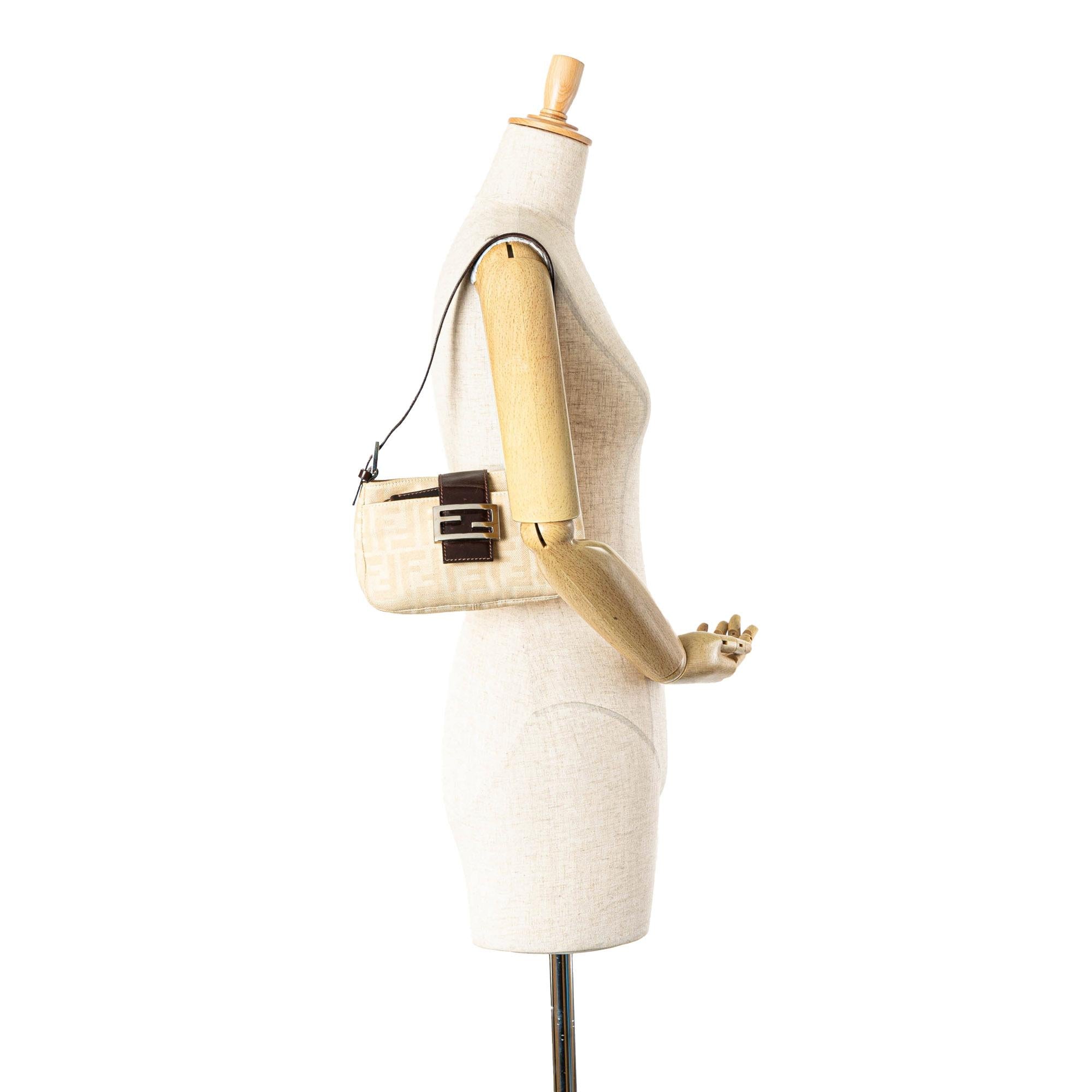 Fendi Zucca Canvas Shoulder Bag (SHG-CLmDJy)
