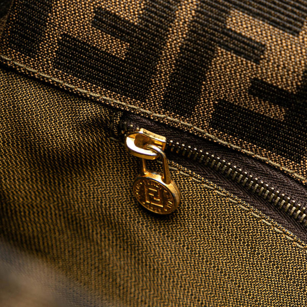 Fendi Zucca Canvas Shoulder Bag (SHG-yOwRMC)