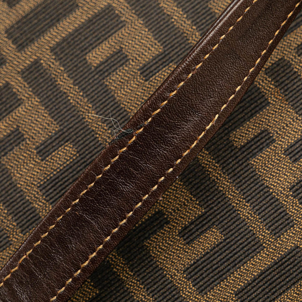 Fendi Zucca Canvas Shoulder Bag (SHG-yOwRMC)