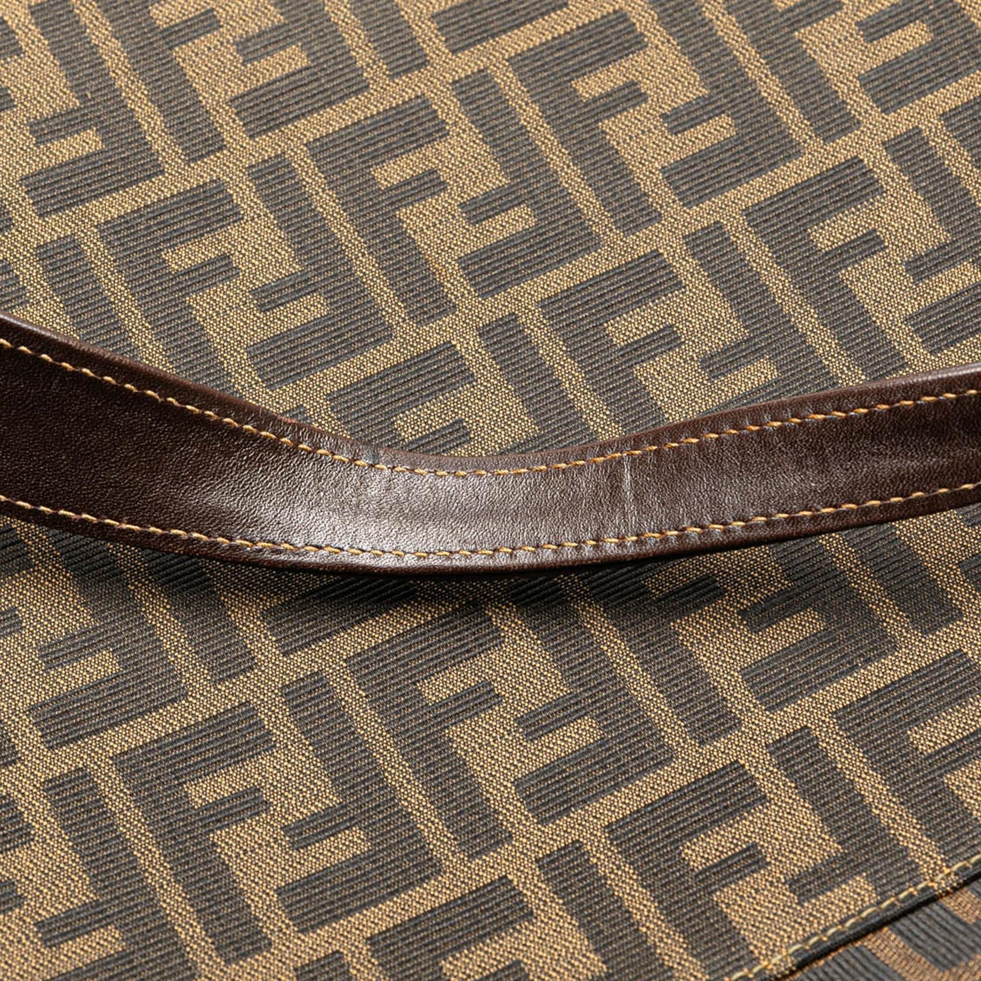 Fendi Zucca Canvas Shoulder Bag (SHG-yOwRMC)
