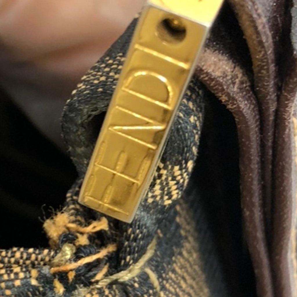 Fendi Zucca Canvas Shoulder Bag (SHG-yOwRMC)