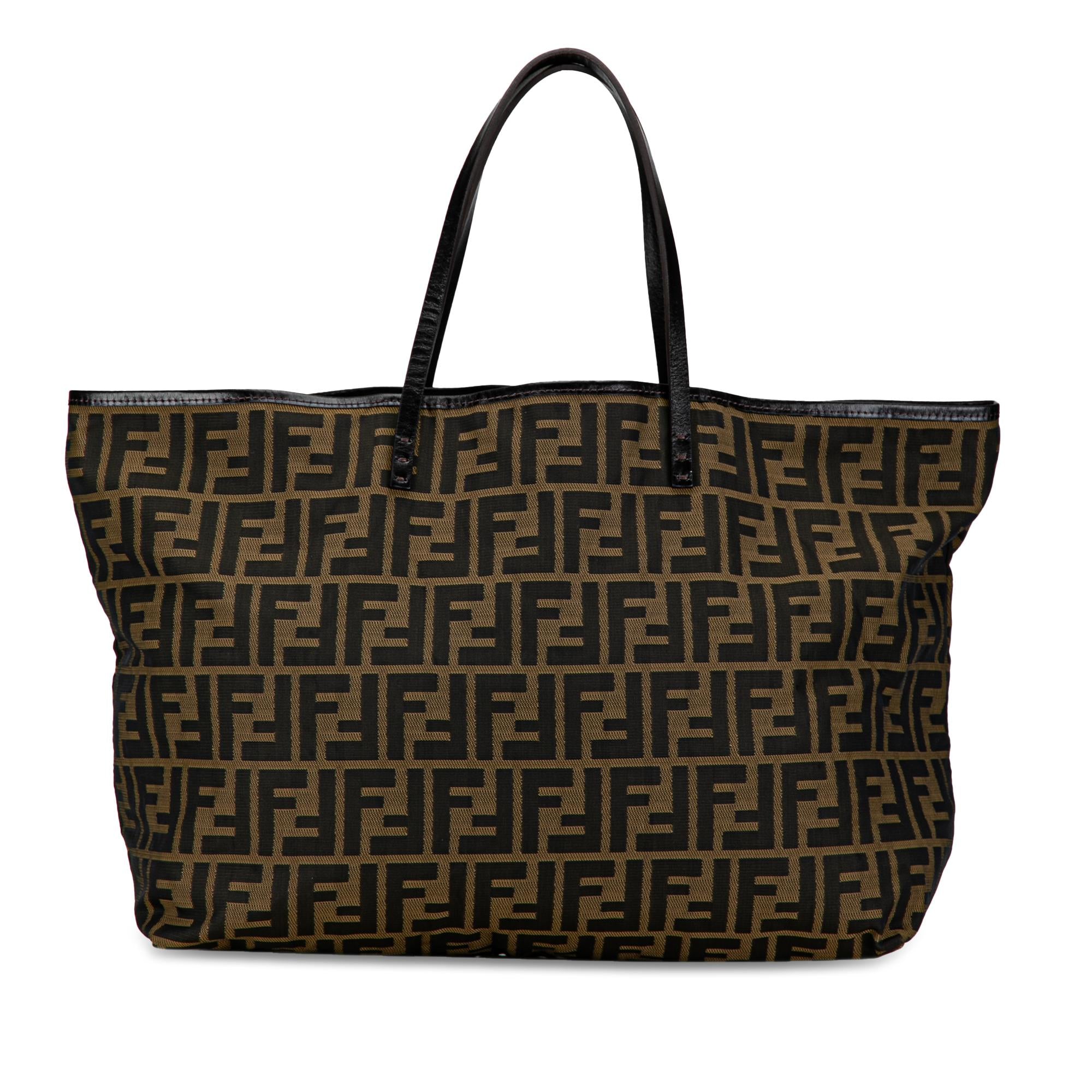 Fendi Zucca Canvas Tote (SHG-mAaIRp)