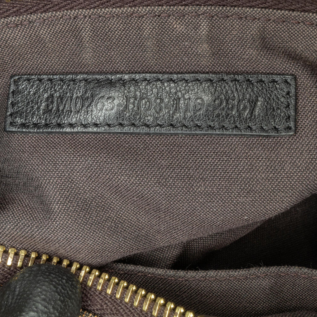 Fendi Zucca Canvas Wristlet Pouch (SHG-tzeTUn)