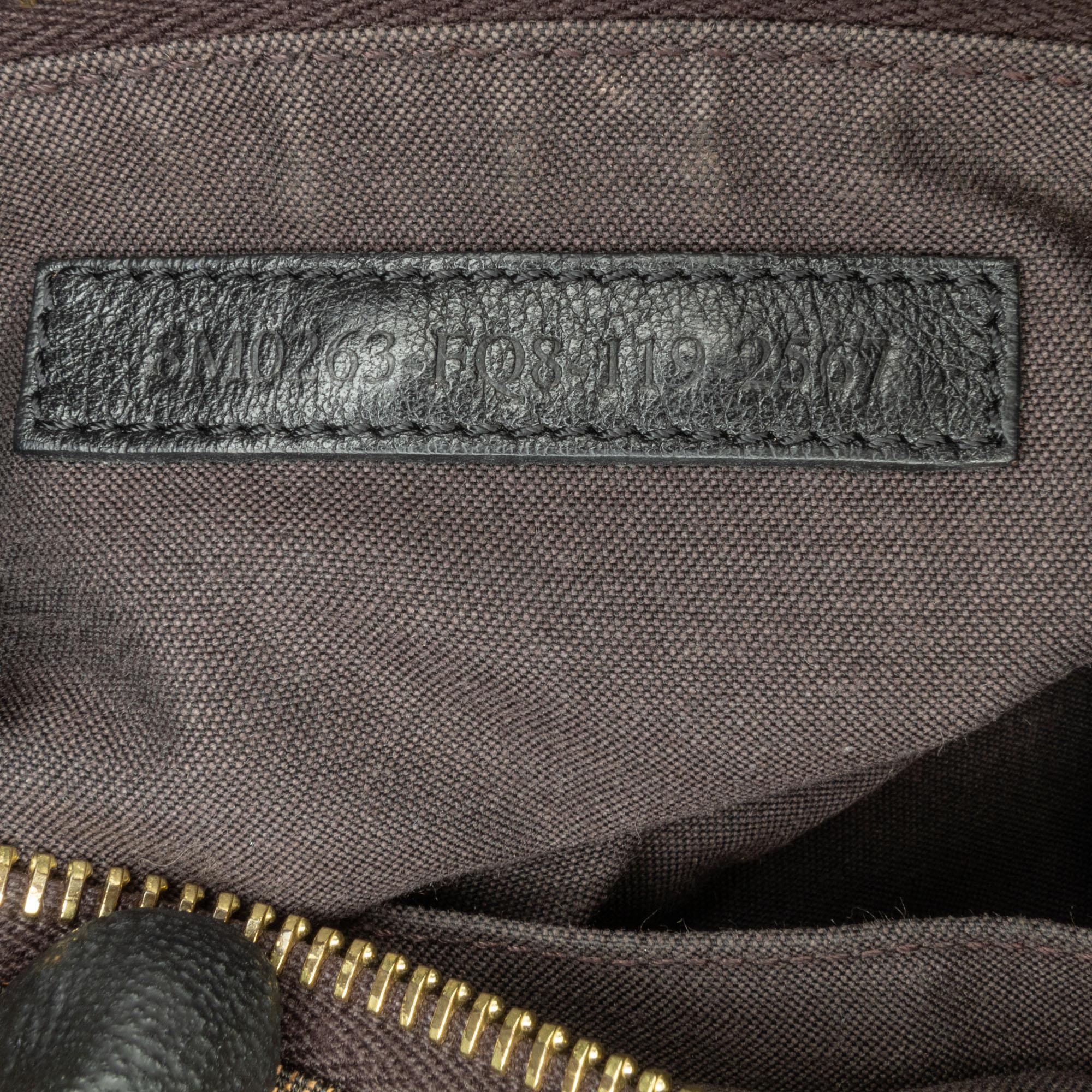 Fendi Zucca Canvas Wristlet Pouch (SHG-tzeTUn)