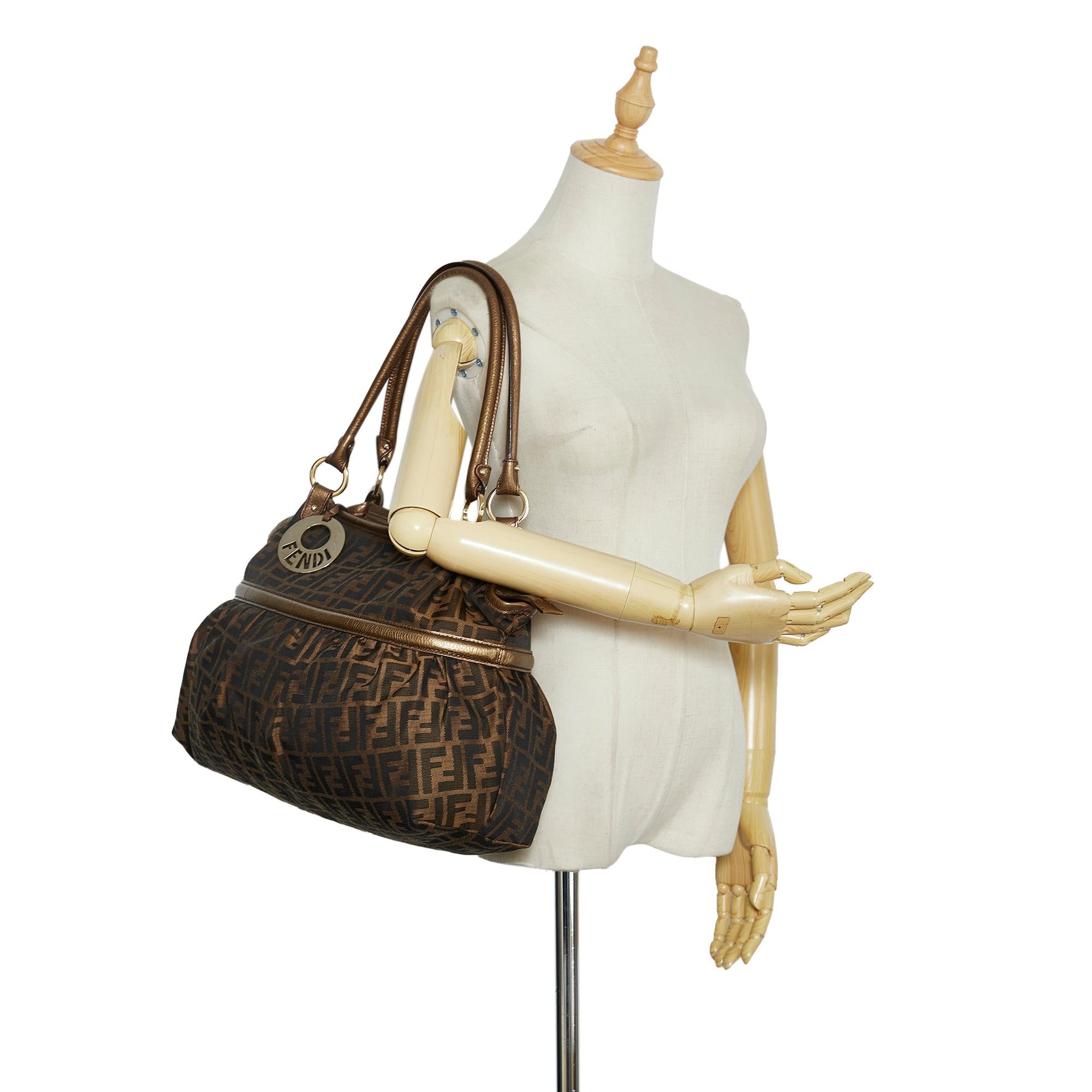 Fendi Zucca Chef Hobo Bag (SHG-9MbIXV)